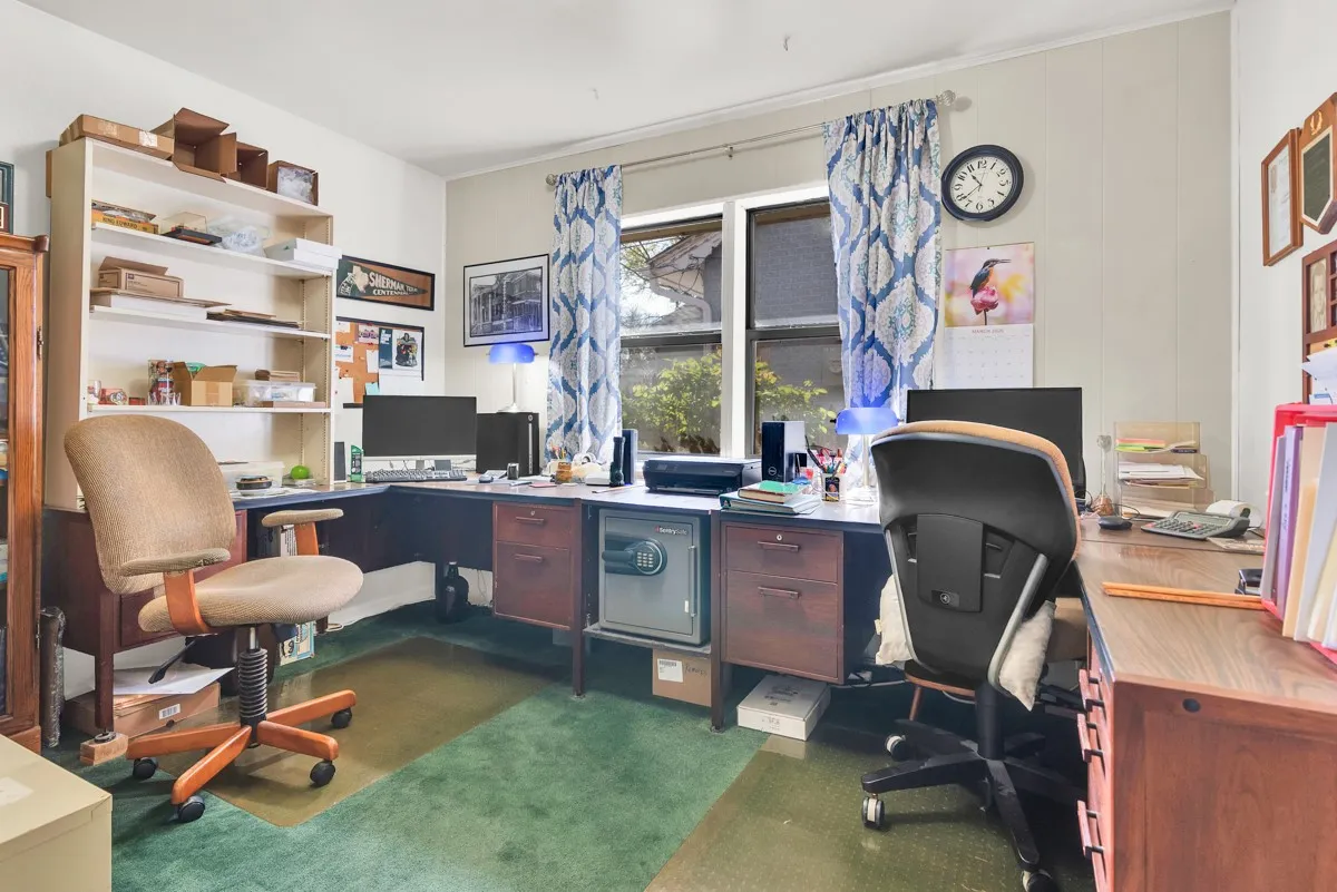 Single Family Residence For Sale in Grayson County , 616 Kessler Boulevard, Sherman, Texas 75092, 3 Bedrooms, 2 Bathrooms, Garage spaces, 2,091 Sqft, built in 1952, Preowned, Price $249,500, mls#21217288, Real Estate Agent in Sherman, Homes For Sale in Grayson county, Homes For Sale in Sherman, Realtor in Sherman Texas, Real Estate Brokerage Independent Realty Texas, Luminita Cordes Realtor