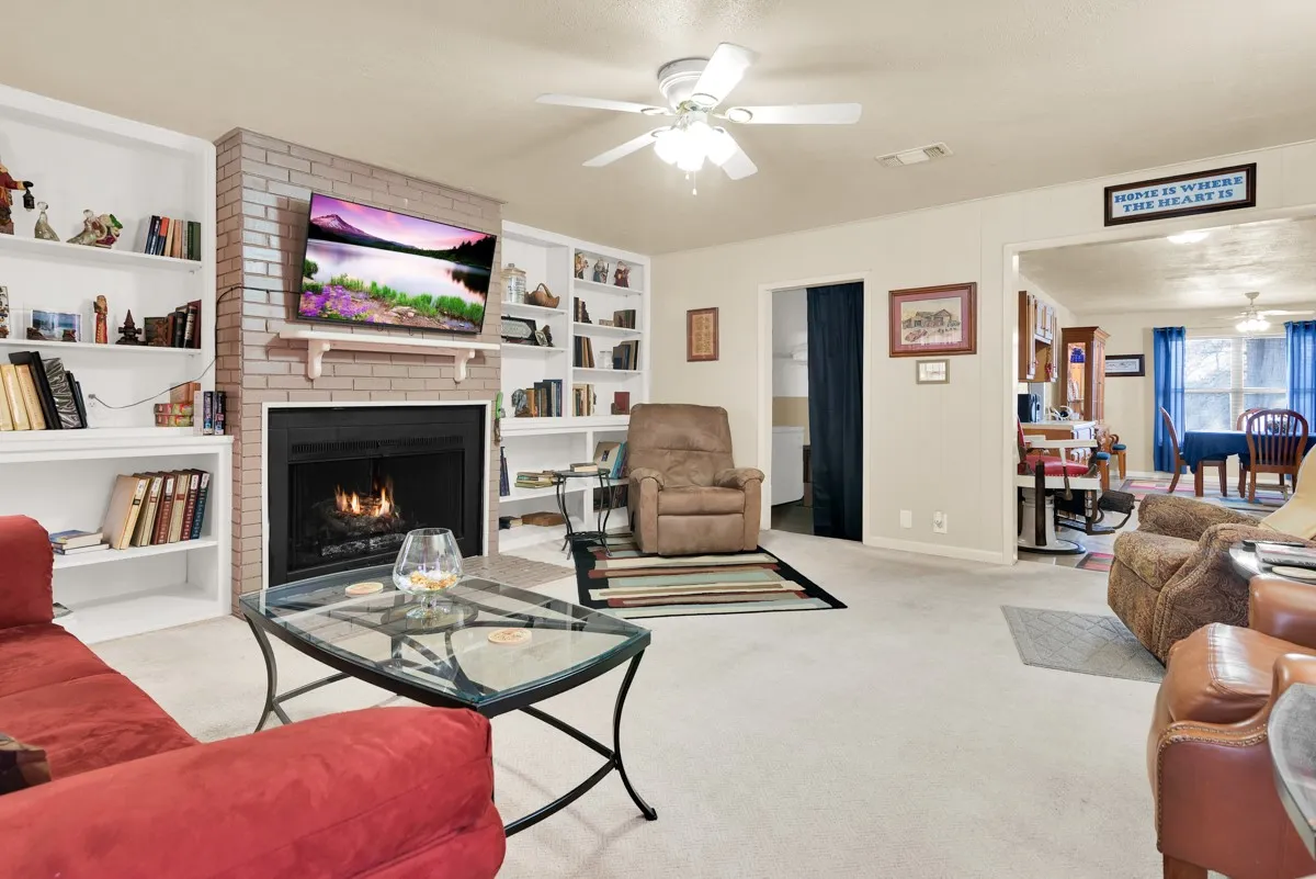 Single Family Residence For Sale in Grayson County , 616 Kessler Boulevard, Sherman, Texas 75092, 3 Bedrooms, 2 Bathrooms, Garage spaces, 2,091 Sqft, built in 1952, Preowned, Price $249,500, mls#21217288, Real Estate Agent in Sherman, Homes For Sale in Grayson county, Homes For Sale in Sherman, Realtor in Sherman Texas, Real Estate Brokerage Independent Realty Texas, Luminita Cordes Realtor