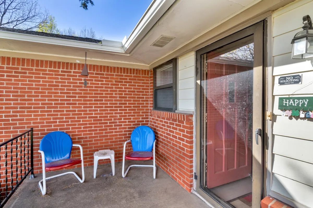 Single Family Residence For Sale in Grayson County , 616 Kessler Boulevard, Sherman, Texas 75092, 3 Bedrooms, 2 Bathrooms, Garage spaces, 2,091 Sqft, built in 1952, Preowned, Price $249,500, mls#21217288, Real Estate Agent in Sherman, Homes For Sale in Grayson county, Homes For Sale in Sherman, Realtor in Sherman Texas, Real Estate Brokerage Independent Realty Texas, Luminita Cordes Realtor