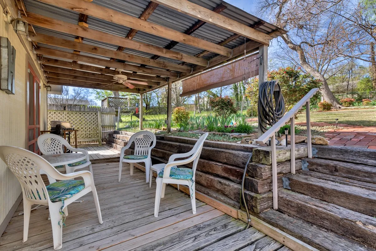 Single Family Residence For Sale in Grayson County , 616 Kessler Boulevard, Sherman, Texas 75092, 3 Bedrooms, 2 Bathrooms, Garage spaces, 2,091 Sqft, built in 1952, Preowned, Price $249,500, mls#21217288, Real Estate Agent in Sherman, Homes For Sale in Grayson county, Homes For Sale in Sherman, Realtor in Sherman Texas, Real Estate Brokerage Independent Realty Texas, Luminita Cordes Realtor