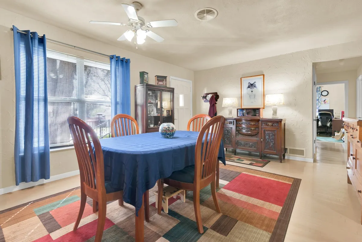 Single Family Residence For Sale in Grayson County , 616 Kessler Boulevard, Sherman, Texas 75092, 3 Bedrooms, 2 Bathrooms, Garage spaces, 2,091 Sqft, built in 1952, Preowned, Price $249,500, mls#21217288, Real Estate Agent in Sherman, Homes For Sale in Grayson county, Homes For Sale in Sherman, Realtor in Sherman Texas, Real Estate Brokerage Independent Realty Texas, Luminita Cordes Realtor