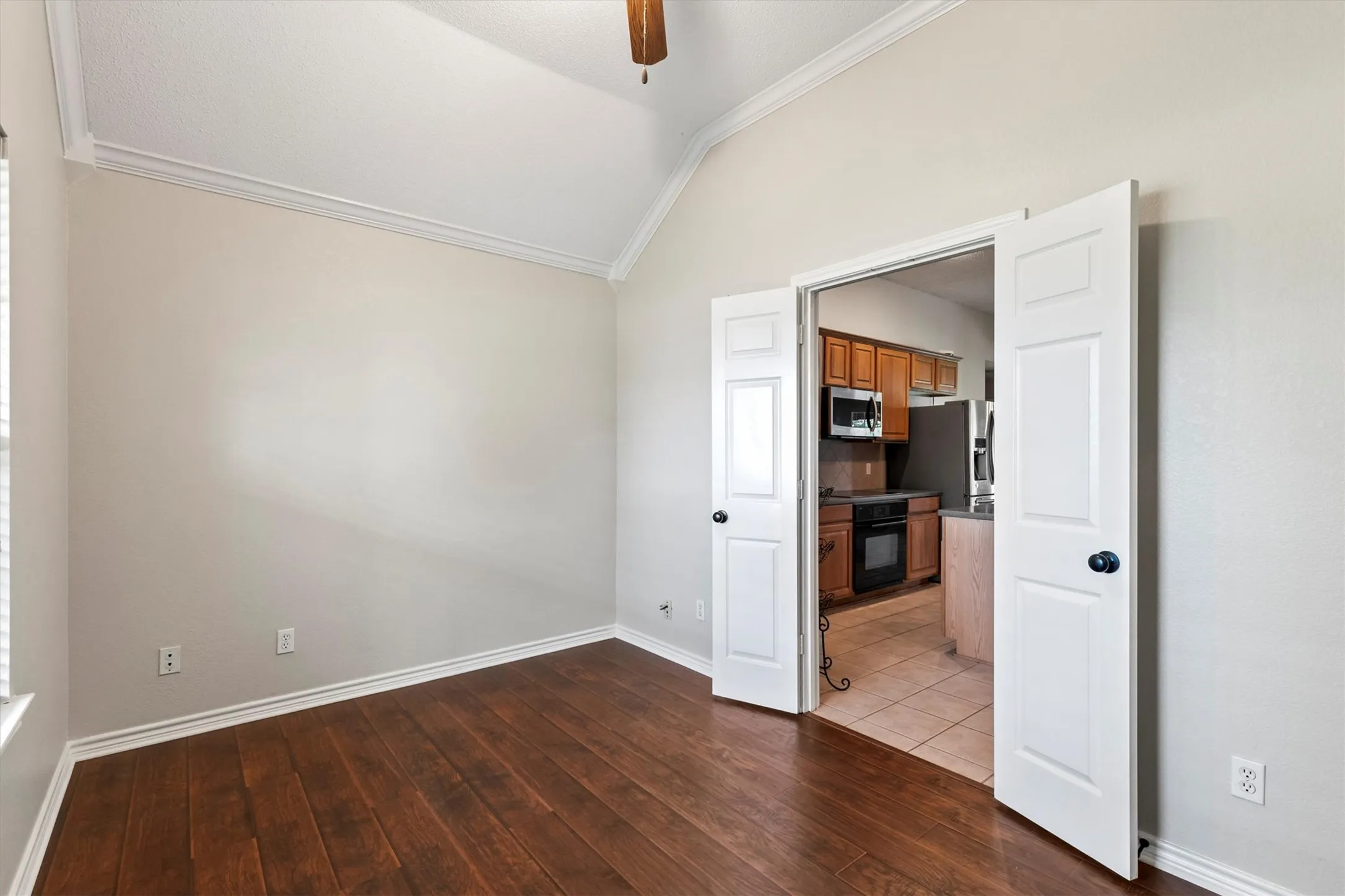 Single Family Residence For Sale in Collin County , 6581 Meadow Ridge Circle, Nevada, Texas 75173, 4 Bedroom, 2 Bathroom, 2 Garage spaces, 2,109 Sqft, built in 2003, Preowned, mls#21216017, Real Estate Agent in Nevada, Homes For Sale in Collin county, Homes For Sale in Nevada, Realtor in Nevada Texas, Real Estate Brokerage Independent Realty Texas, Luminita Cordes Realtor