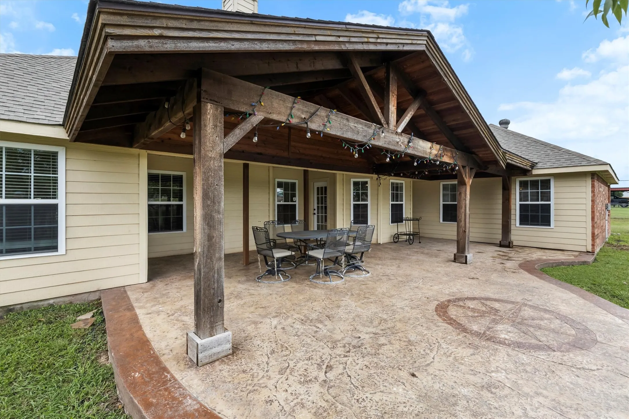 Single Family Residence For Sale in Collin County , 6581 Meadow Ridge Circle, Nevada, Texas 75173, 4 Bedroom, 2 Bathroom, 2 Garage spaces, 2,109 Sqft, built in 2003, Preowned, mls#21216017, Real Estate Agent in Nevada, Homes For Sale in Collin county, Homes For Sale in Nevada, Realtor in Nevada Texas, Real Estate Brokerage Independent Realty Texas, Luminita Cordes Realtor