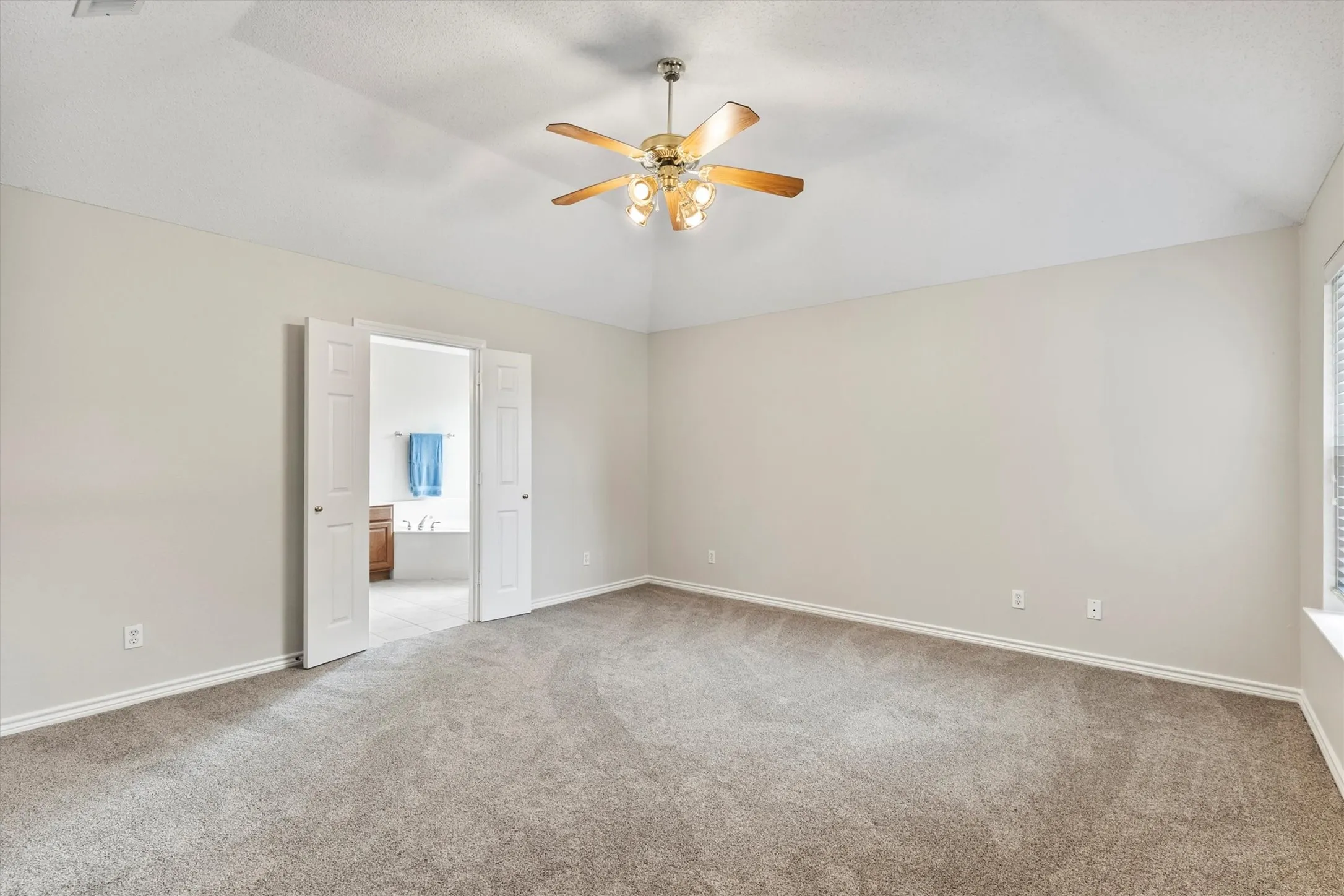 Single Family Residence For Sale in Collin County , 6581 Meadow Ridge Circle, Nevada, Texas 75173, 4 Bedroom, 2 Bathroom, 2 Garage spaces, 2,109 Sqft, built in 2003, Preowned, mls#21216017, Real Estate Agent in Nevada, Homes For Sale in Collin county, Homes For Sale in Nevada, Realtor in Nevada Texas, Real Estate Brokerage Independent Realty Texas, Luminita Cordes Realtor