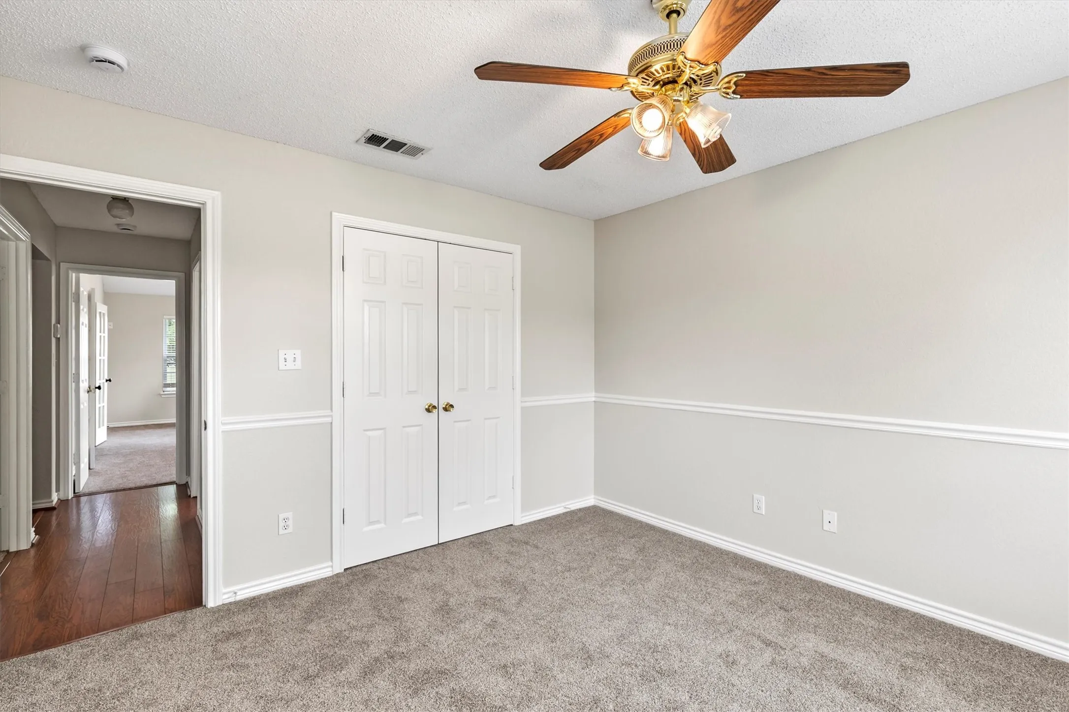 Single Family Residence For Sale in Collin County , 6581 Meadow Ridge Circle, Nevada, Texas 75173, 4 Bedroom, 2 Bathroom, 2 Garage spaces, 2,109 Sqft, built in 2003, Preowned, mls#21216017, Real Estate Agent in Nevada, Homes For Sale in Collin county, Homes For Sale in Nevada, Realtor in Nevada Texas, Real Estate Brokerage Independent Realty Texas, Luminita Cordes Realtor