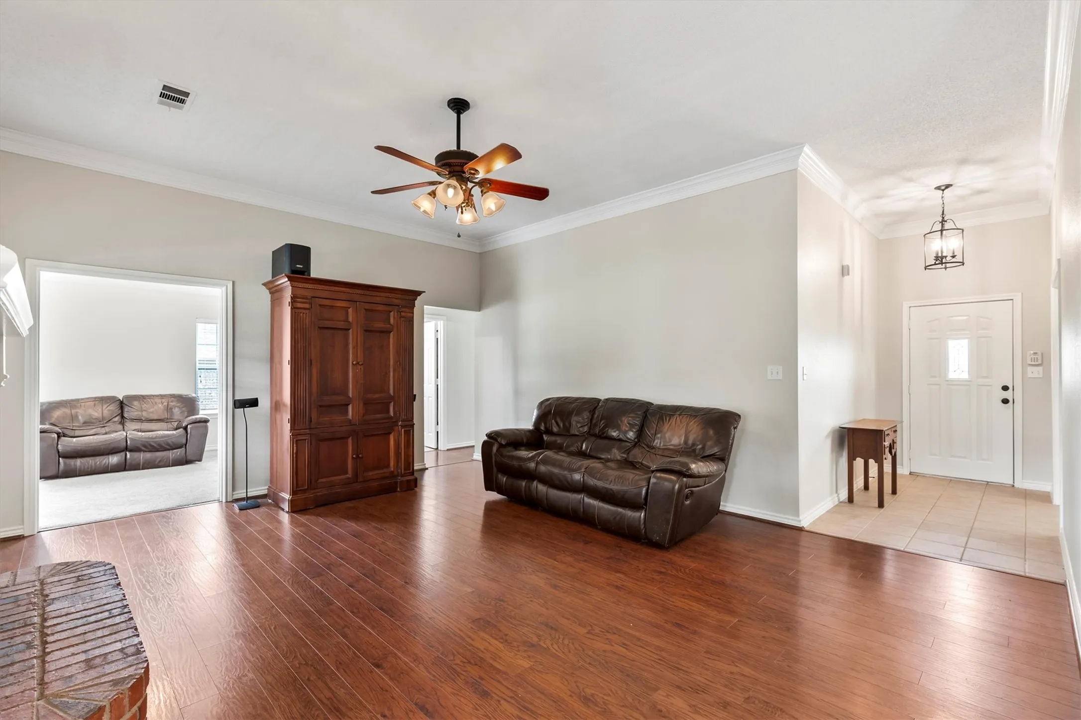 Single Family Residence For Sale in Collin County , 6581 Meadow Ridge Circle, Nevada, Texas 75173, 4 Bedroom, 2 Bathroom, 2 Garage spaces, 2,109 Sqft, built in 2003, Preowned, mls#21216017, Real Estate Agent in Nevada, Homes For Sale in Collin county, Homes For Sale in Nevada, Realtor in Nevada Texas, Real Estate Brokerage Independent Realty Texas, Luminita Cordes Realtor