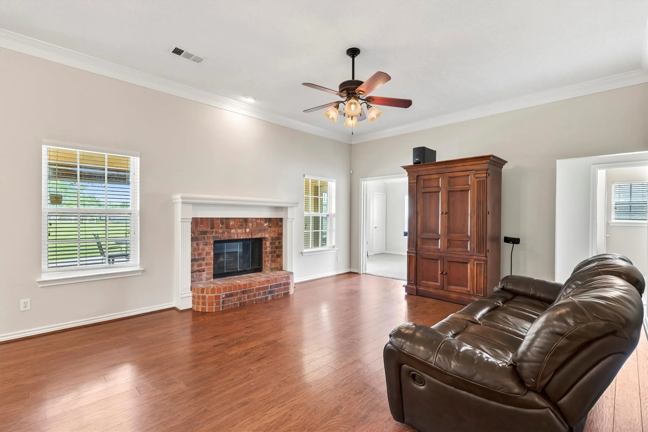 Single Family Residence For Sale in Collin County , 6581 Meadow Ridge Circle, Nevada, Texas 75173, 4 Bedroom, 2 Bathroom, 2 Garage spaces, 2,109 Sqft, built in 2003, Preowned, mls#21216017, Real Estate Agent in Nevada, Homes For Sale in Collin county, Homes For Sale in Nevada, Realtor in Nevada Texas, Real Estate Brokerage Independent Realty Texas, Luminita Cordes Realtor