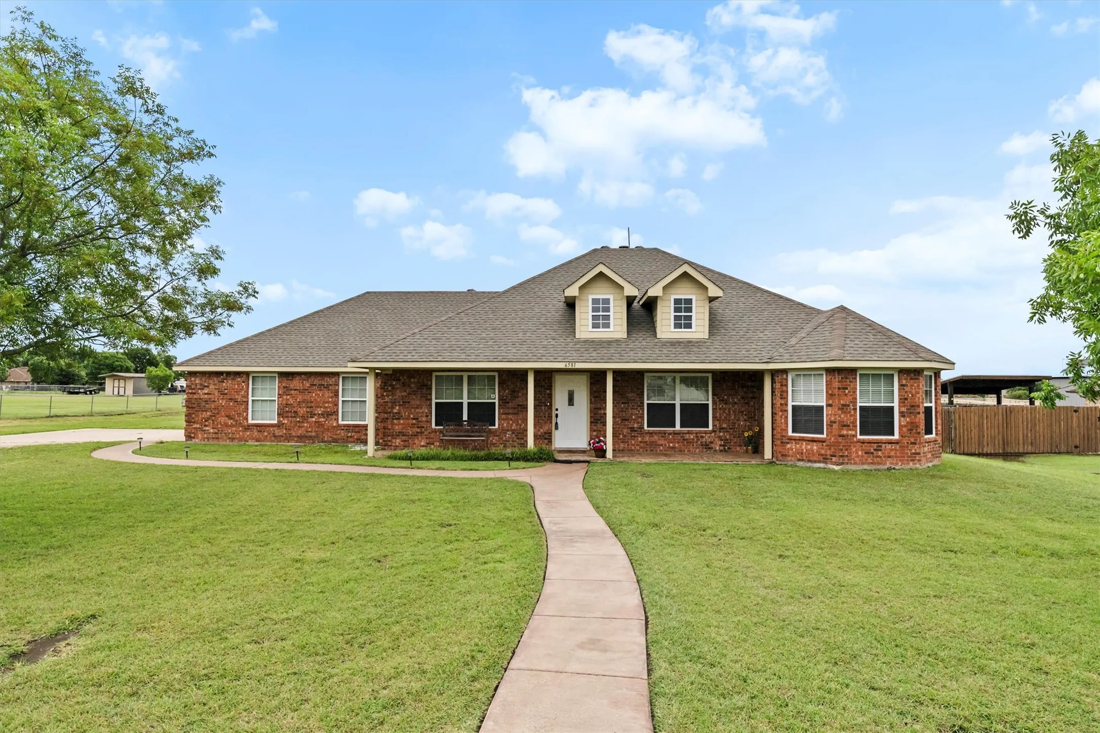 Single Family Residence For Sale in Collin County , 6581 Meadow Ridge Circle, Nevada, Texas 75173, 4 Bedroom, 2 Bathroom, 2 Garage spaces, 2,109 Sqft, built in 2003, Preowned, mls#21216017, Real Estate Agent in Nevada, Homes For Sale in Collin county, Homes For Sale in Nevada, Realtor in Nevada Texas, Real Estate Brokerage Independent Realty Texas, Luminita Cordes Realtor