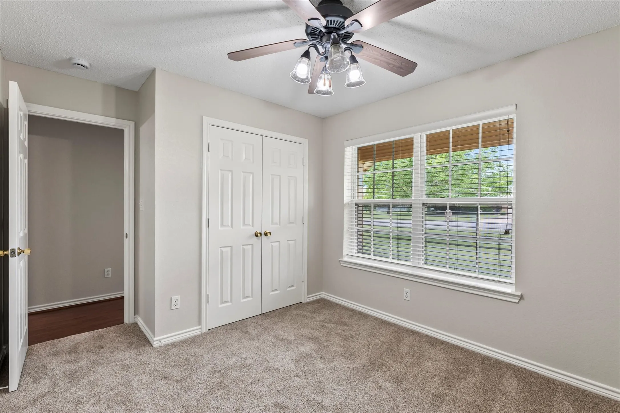 Single Family Residence For Sale in Collin County , 6581 Meadow Ridge Circle, Nevada, Texas 75173, 4 Bedroom, 2 Bathroom, 2 Garage spaces, 2,109 Sqft, built in 2003, Preowned, mls#21216017, Real Estate Agent in Nevada, Homes For Sale in Collin county, Homes For Sale in Nevada, Realtor in Nevada Texas, Real Estate Brokerage Independent Realty Texas, Luminita Cordes Realtor