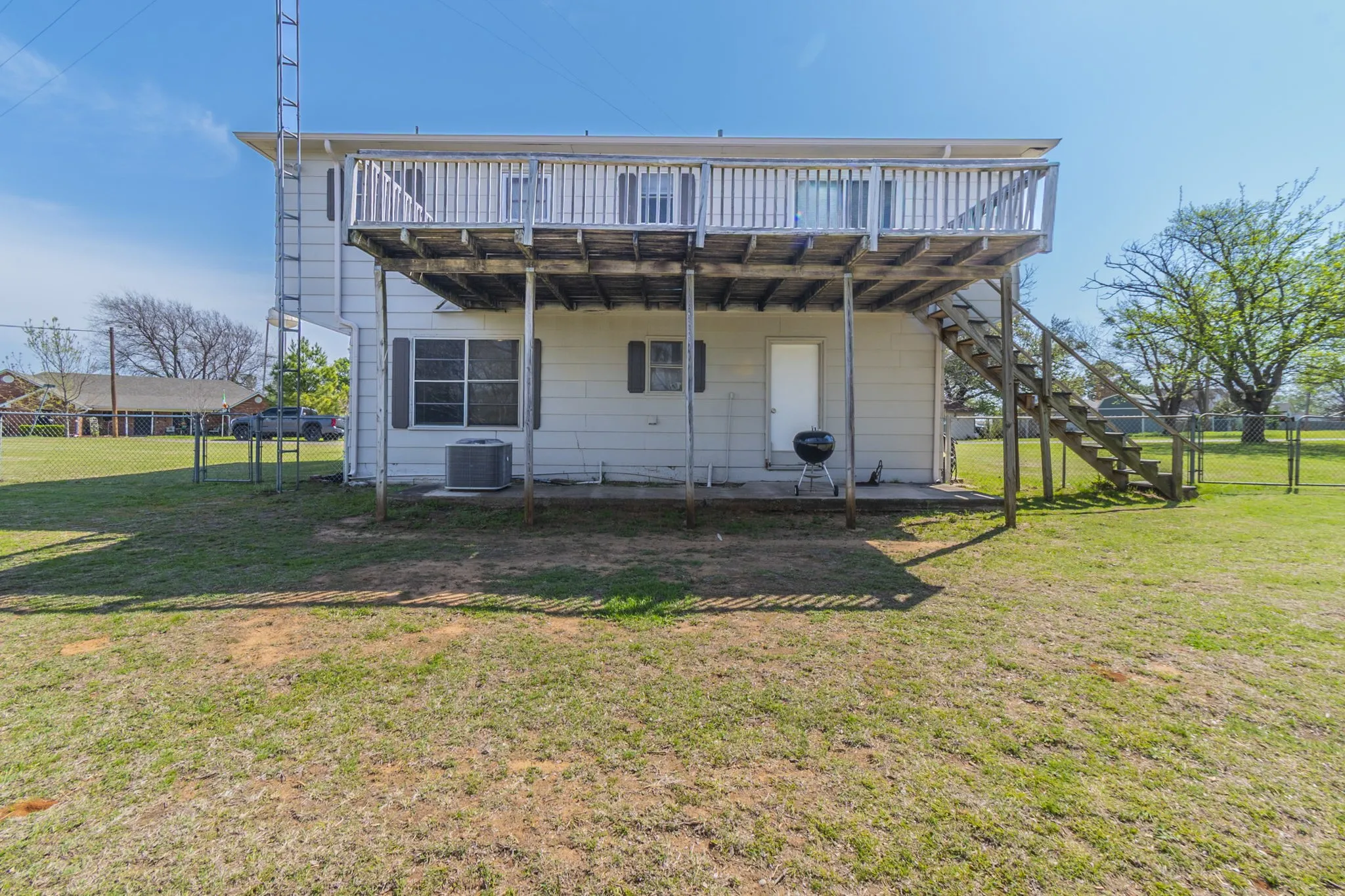 Single Family Residence For Sale in Grayson County , 544 Rose Circle, Gordonville, Texas 76245, 3 Bedroom, 2 Bathroom, 1 Garage spaces, 1,728 Sqft, built in 1974, Preowned, mls#21216216, Real Estate Agent in Gordonville, Homes For Sale in Grayson county, Homes For Sale in Gordonville, Realtor in Gordonville Texas, Real Estate Brokerage Independent Realty Texas, Luminita Cordes Realtor