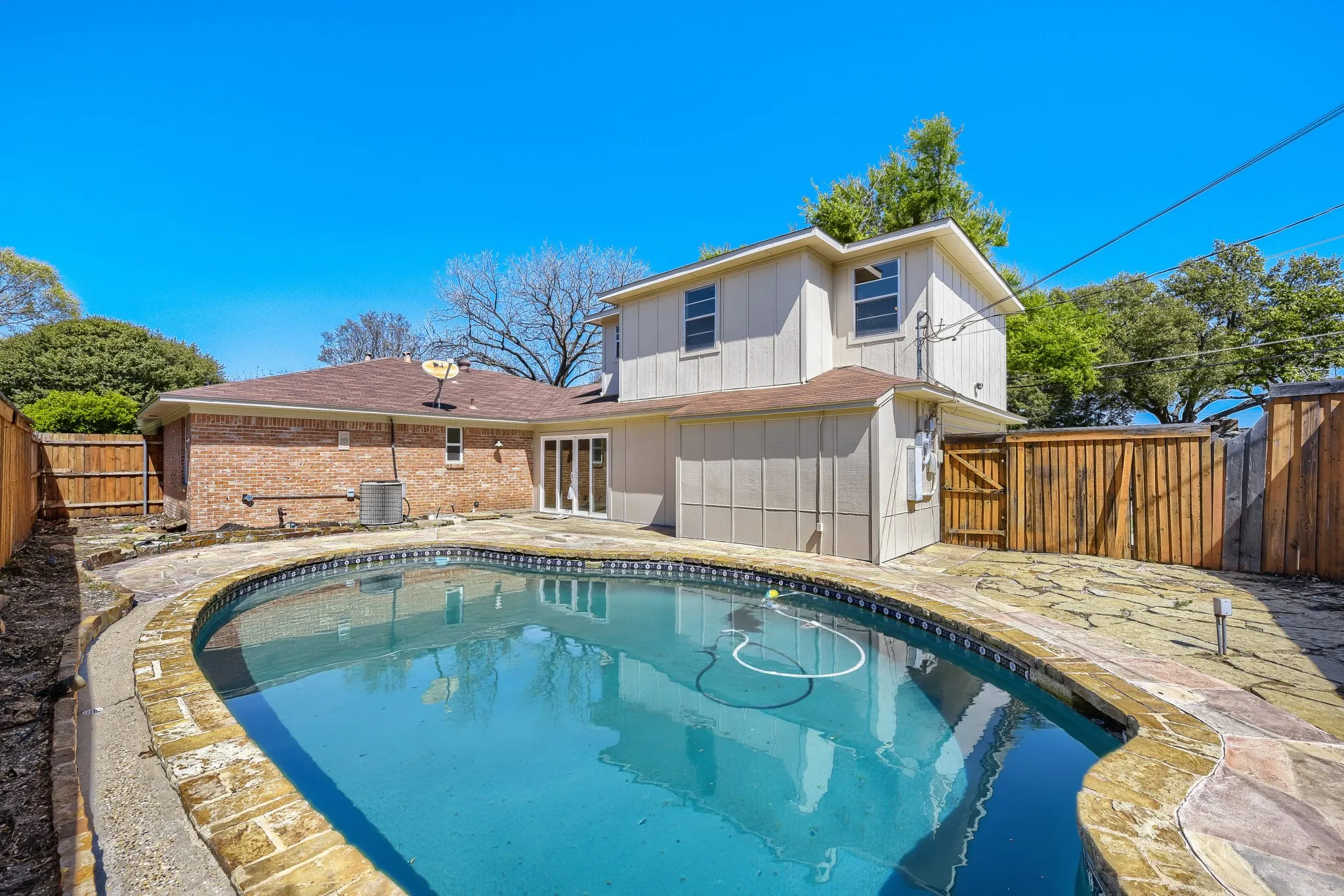 Single Family Residence For Sale in Dallas County , 10432 Church Road, Dallas, Texas 75238, 4 Bedroom, 3 Bathroom, 2 Garage spaces, 2,452 Sqft, built in 1965, mls#21213601, Real Estate Agent in Dallas, Homes For Sale in Dallas county, Homes For Sale in Dallas, Realtor in Dallas Texas, Real Estate Brokerage Independent Realty Texas, Luminita Cordes Realtor