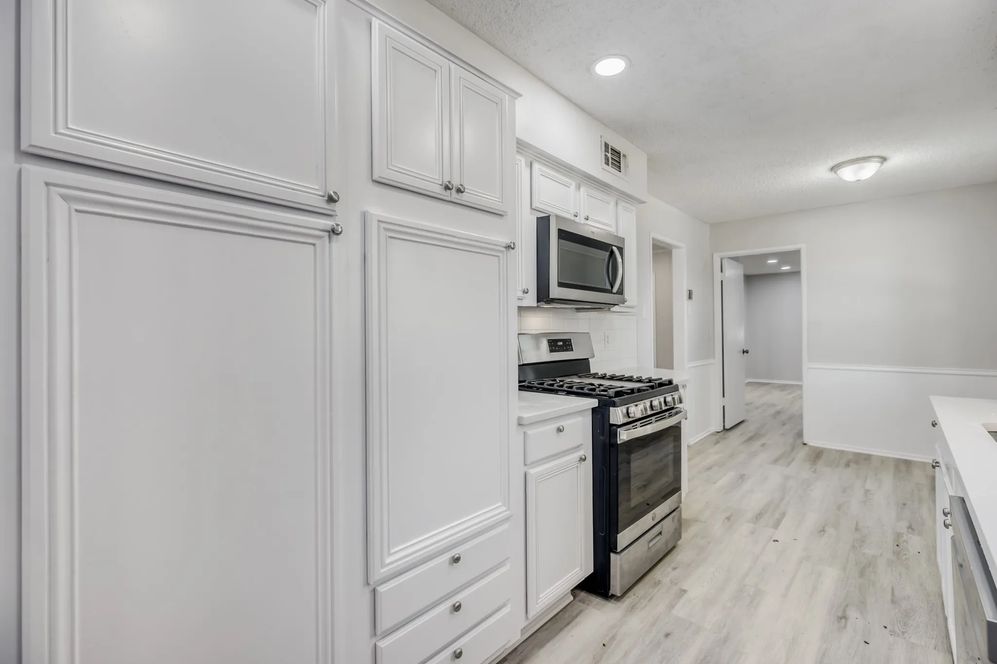 Single Family Residence For Sale in Dallas County , 10432 Church Road, Dallas, Texas 75238, 4 Bedroom, 3 Bathroom, 2 Garage spaces, 2,452 Sqft, built in 1965, mls#21213601, Real Estate Agent in Dallas, Homes For Sale in Dallas county, Homes For Sale in Dallas, Realtor in Dallas Texas, Real Estate Brokerage Independent Realty Texas, Luminita Cordes Realtor