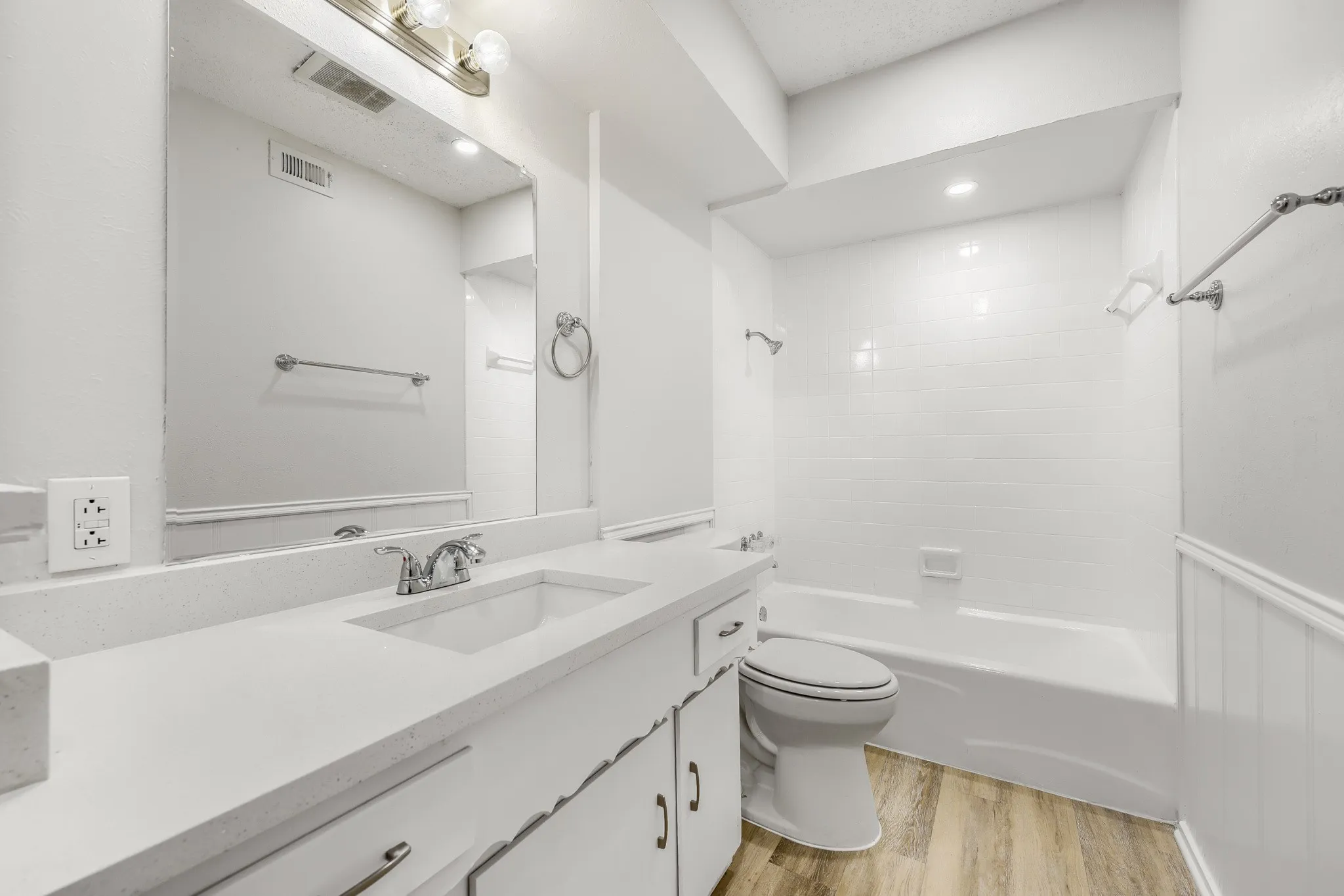 Single Family Residence For Sale in Dallas County , 10432 Church Road, Dallas, Texas 75238, 4 Bedroom, 3 Bathroom, 2 Garage spaces, 2,452 Sqft, built in 1965, mls#21213601, Real Estate Agent in Dallas, Homes For Sale in Dallas county, Homes For Sale in Dallas, Realtor in Dallas Texas, Real Estate Brokerage Independent Realty Texas, Luminita Cordes Realtor