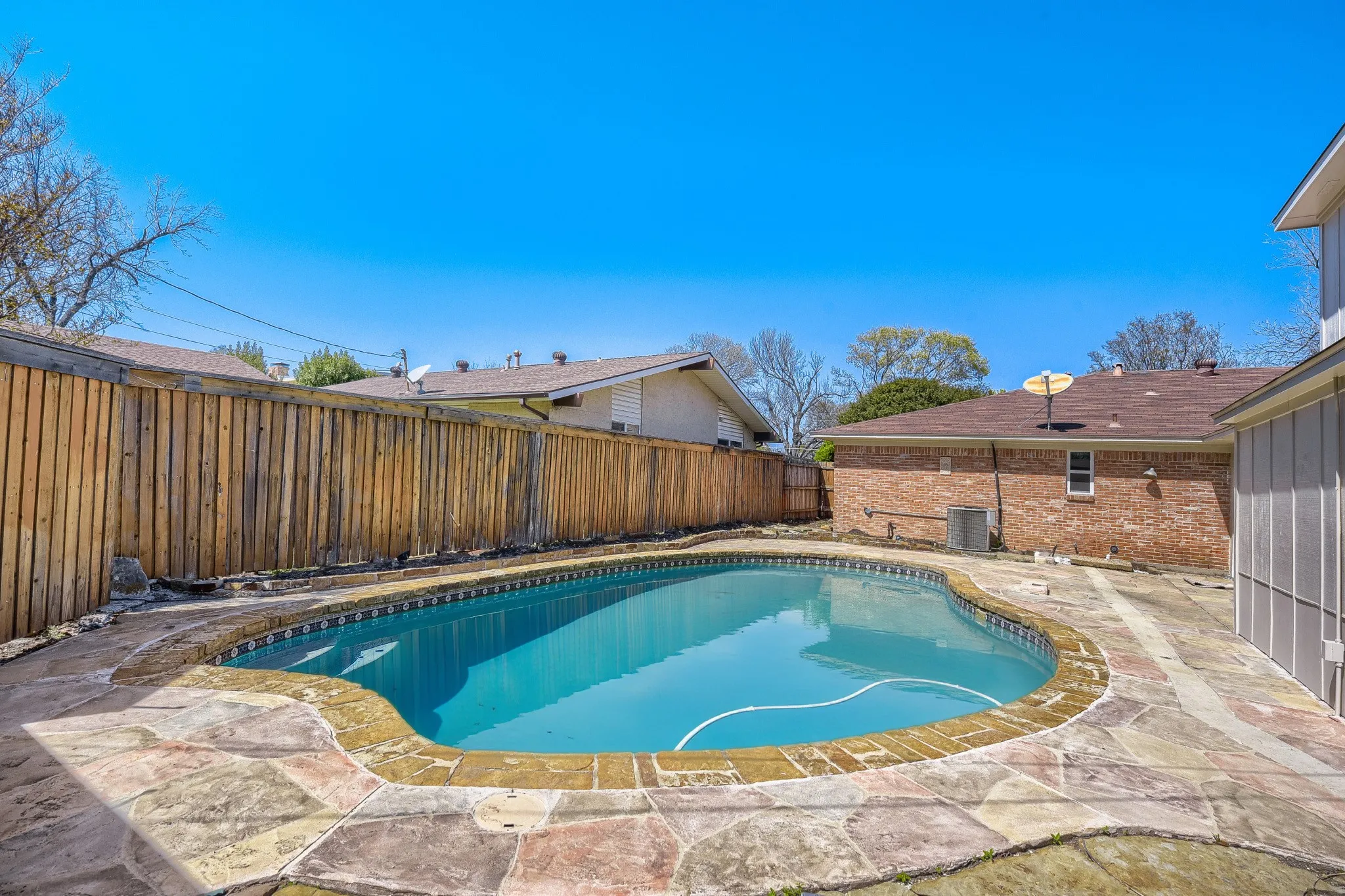 Single Family Residence For Sale in Dallas County , 10432 Church Road, Dallas, Texas 75238, 4 Bedroom, 3 Bathroom, 2 Garage spaces, 2,452 Sqft, built in 1965, mls#21213601, Real Estate Agent in Dallas, Homes For Sale in Dallas county, Homes For Sale in Dallas, Realtor in Dallas Texas, Real Estate Brokerage Independent Realty Texas, Luminita Cordes Realtor