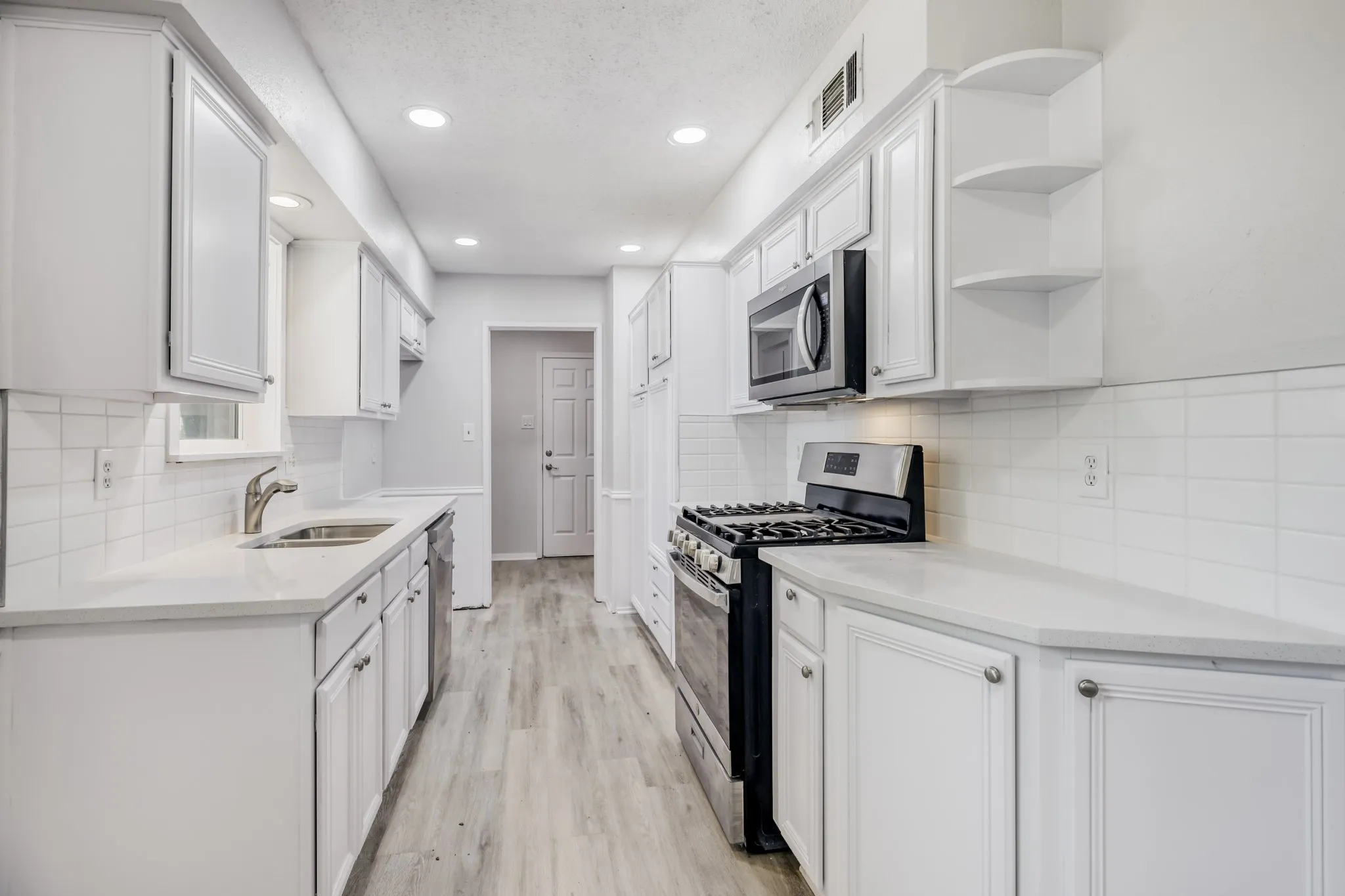 Single Family Residence For Sale in Dallas County , 10432 Church Road, Dallas, Texas 75238, 4 Bedroom, 3 Bathroom, 2 Garage spaces, 2,452 Sqft, built in 1965, mls#21213601, Real Estate Agent in Dallas, Homes For Sale in Dallas county, Homes For Sale in Dallas, Realtor in Dallas Texas, Real Estate Brokerage Independent Realty Texas, Luminita Cordes Realtor