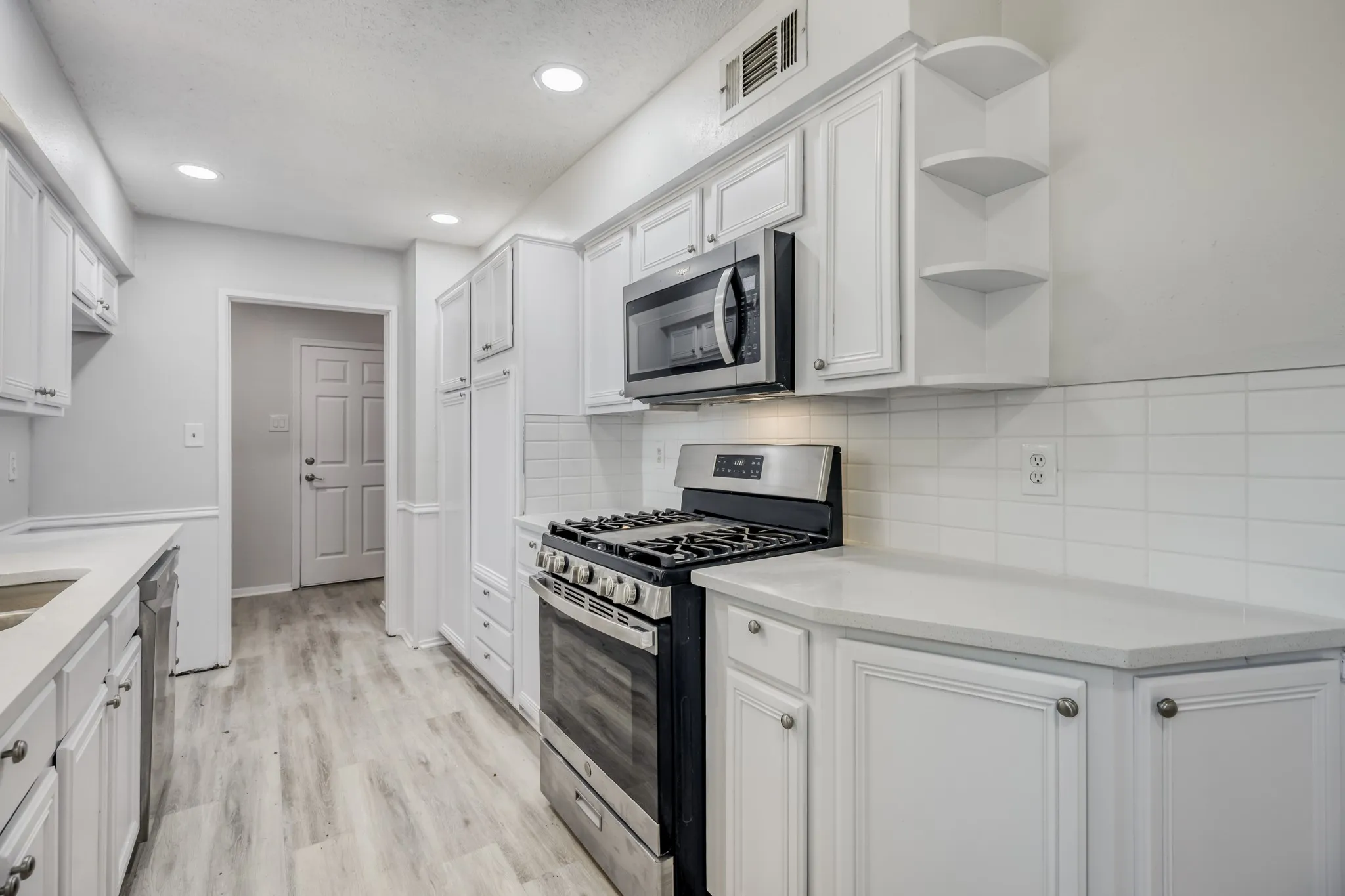 Single Family Residence For Sale in Dallas County , 10432 Church Road, Dallas, Texas 75238, 4 Bedroom, 3 Bathroom, 2 Garage spaces, 2,452 Sqft, built in 1965, mls#21213601, Real Estate Agent in Dallas, Homes For Sale in Dallas county, Homes For Sale in Dallas, Realtor in Dallas Texas, Real Estate Brokerage Independent Realty Texas, Luminita Cordes Realtor