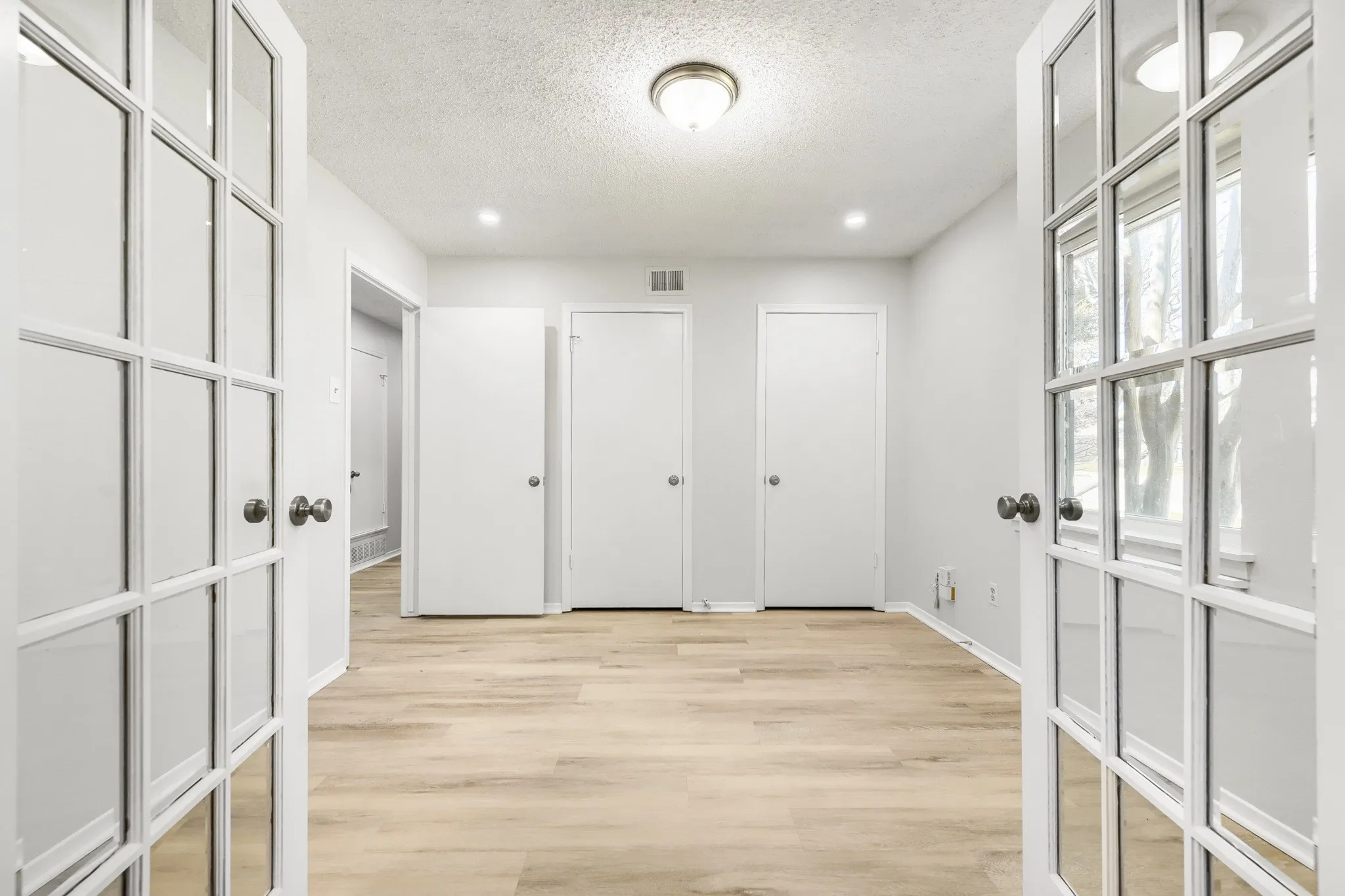Single Family Residence For Sale in Dallas County , 10432 Church Road, Dallas, Texas 75238, 4 Bedroom, 3 Bathroom, 2 Garage spaces, 2,452 Sqft, built in 1965, mls#21213601, Real Estate Agent in Dallas, Homes For Sale in Dallas county, Homes For Sale in Dallas, Realtor in Dallas Texas, Real Estate Brokerage Independent Realty Texas, Luminita Cordes Realtor