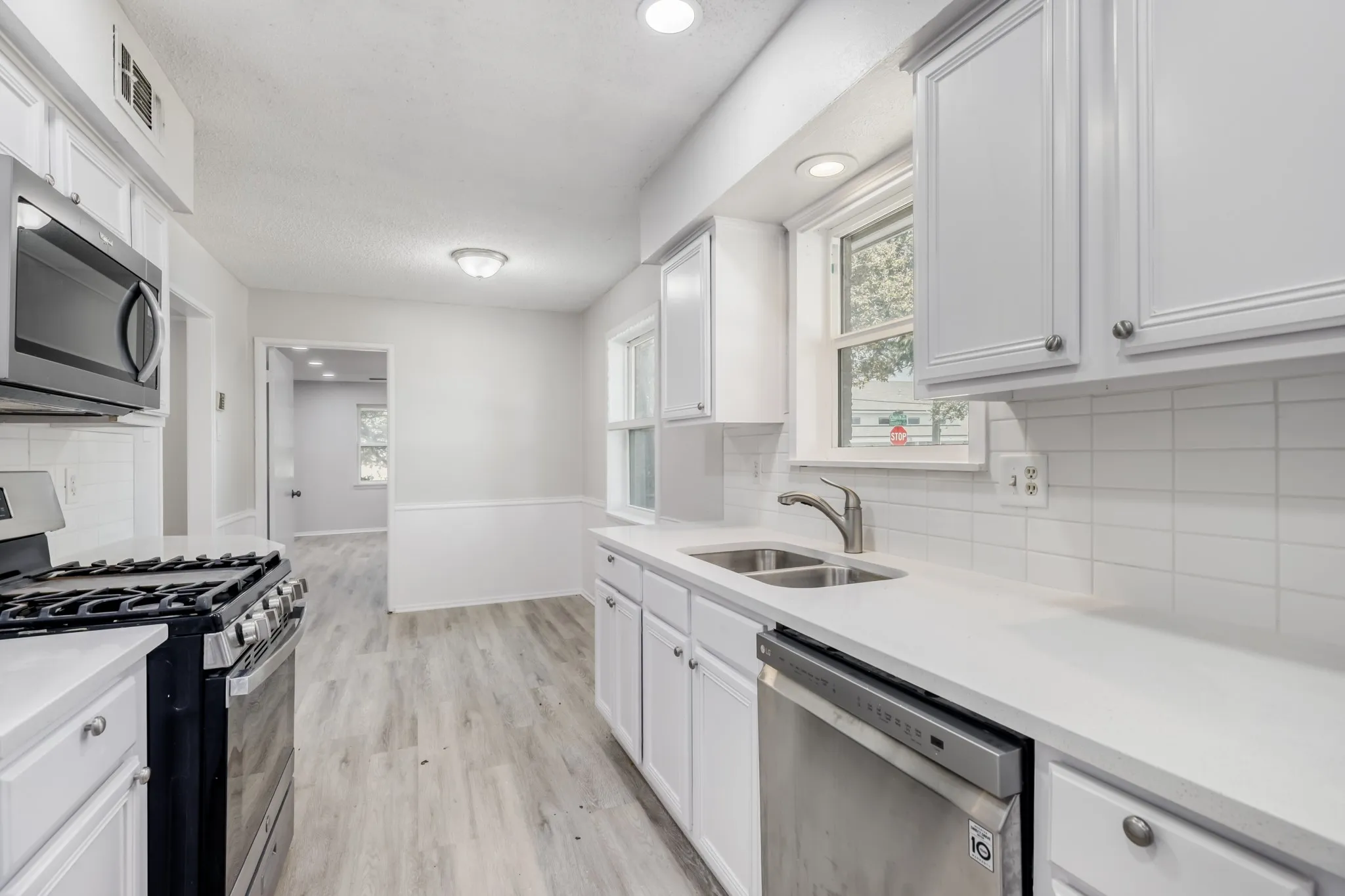 Single Family Residence For Sale in Dallas County , 10432 Church Road, Dallas, Texas 75238, 4 Bedroom, 3 Bathroom, 2 Garage spaces, 2,452 Sqft, built in 1965, mls#21213601, Real Estate Agent in Dallas, Homes For Sale in Dallas county, Homes For Sale in Dallas, Realtor in Dallas Texas, Real Estate Brokerage Independent Realty Texas, Luminita Cordes Realtor