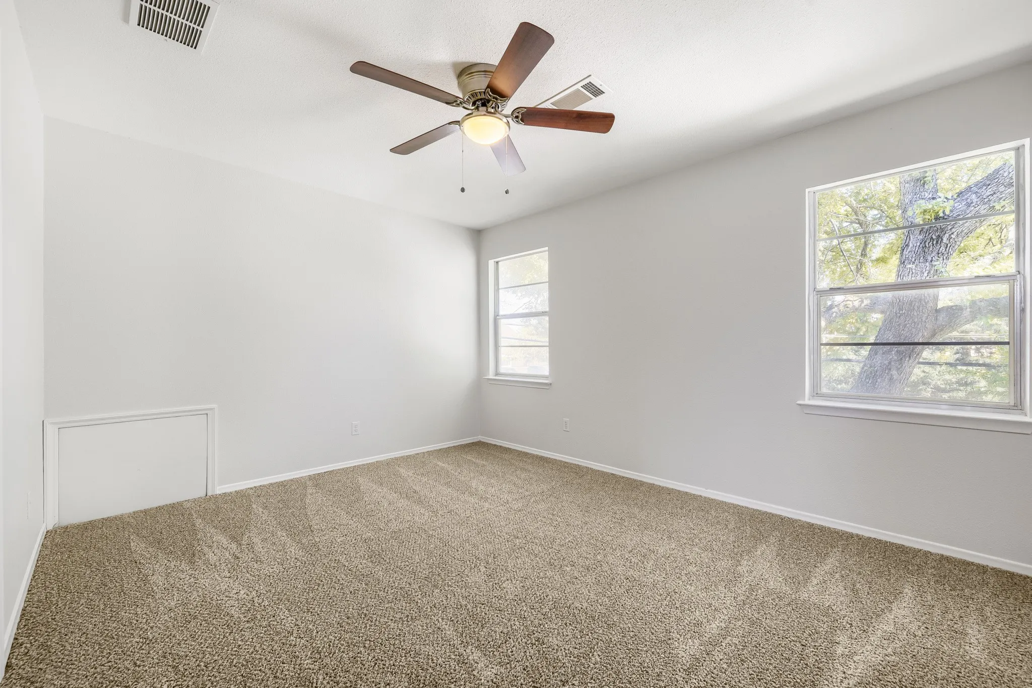 Single Family Residence For Sale in Dallas County , 10432 Church Road, Dallas, Texas 75238, 4 Bedroom, 3 Bathroom, 2 Garage spaces, 2,452 Sqft, built in 1965, mls#21213601, Real Estate Agent in Dallas, Homes For Sale in Dallas county, Homes For Sale in Dallas, Realtor in Dallas Texas, Real Estate Brokerage Independent Realty Texas, Luminita Cordes Realtor
