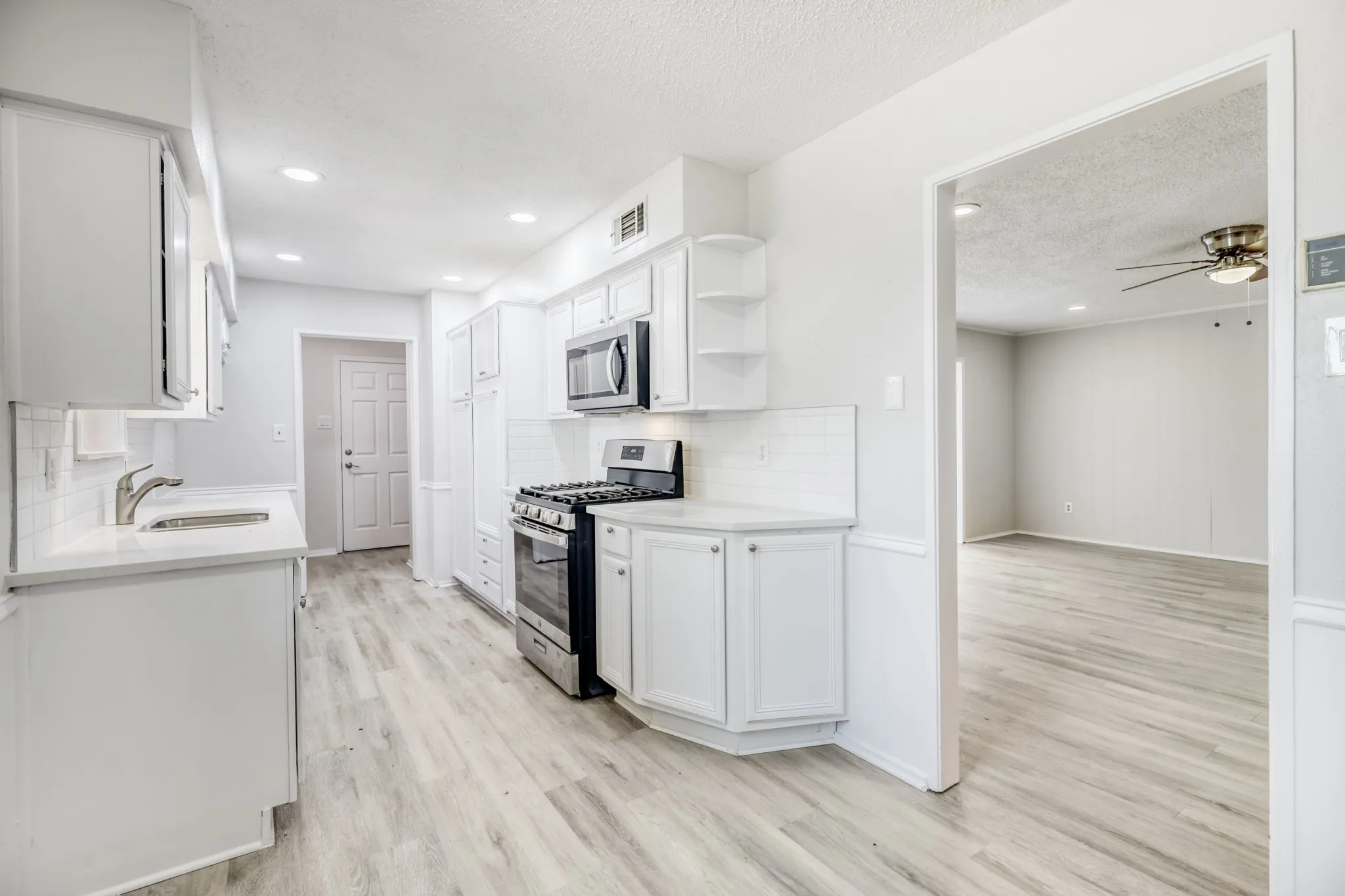 Single Family Residence For Sale in Dallas County , 10432 Church Road, Dallas, Texas 75238, 4 Bedroom, 3 Bathroom, 2 Garage spaces, 2,452 Sqft, built in 1965, mls#21213601, Real Estate Agent in Dallas, Homes For Sale in Dallas county, Homes For Sale in Dallas, Realtor in Dallas Texas, Real Estate Brokerage Independent Realty Texas, Luminita Cordes Realtor