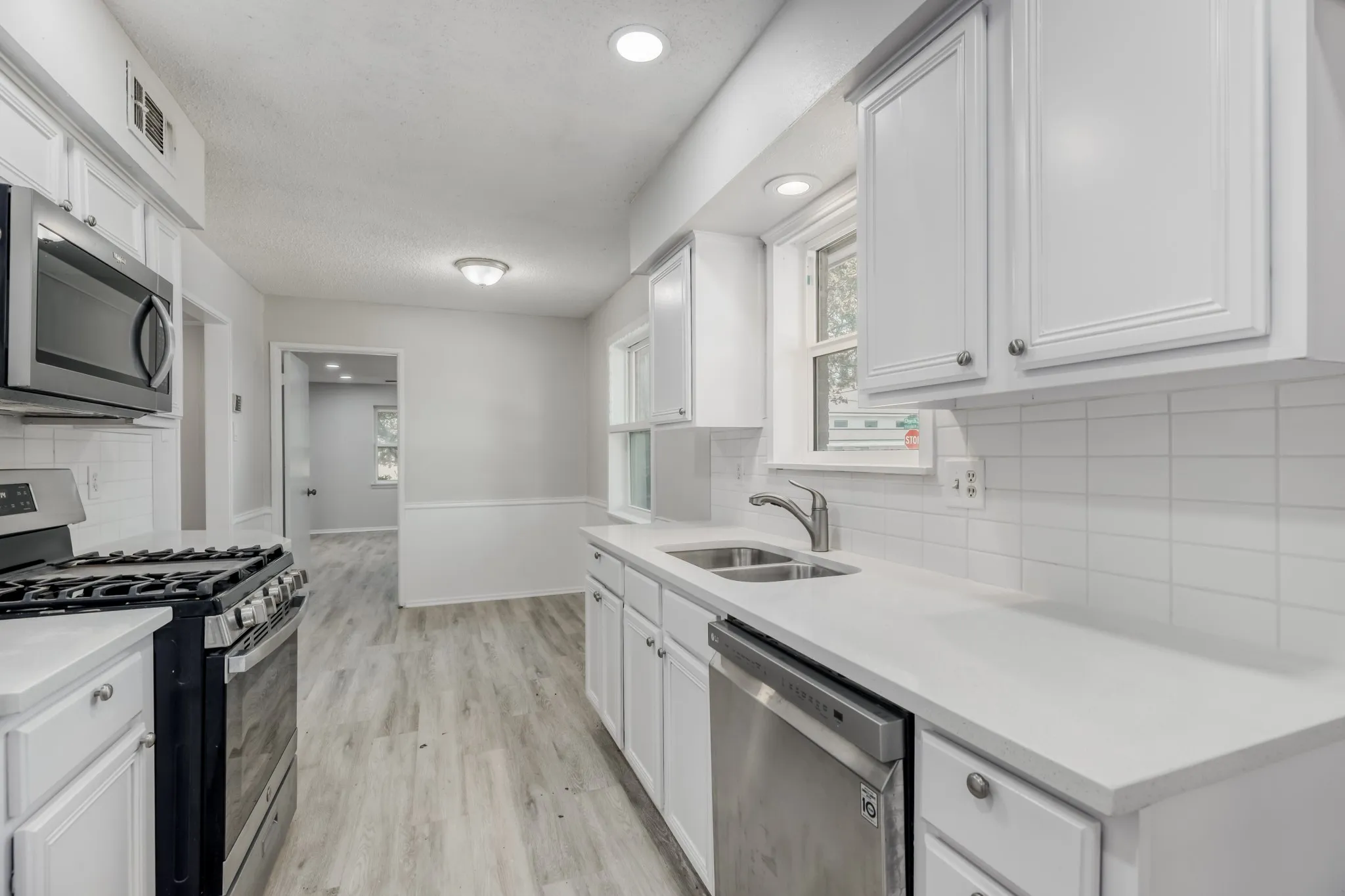 Single Family Residence For Sale in Dallas County , 10432 Church Road, Dallas, Texas 75238, 4 Bedroom, 3 Bathroom, 2 Garage spaces, 2,452 Sqft, built in 1965, mls#21213601, Real Estate Agent in Dallas, Homes For Sale in Dallas county, Homes For Sale in Dallas, Realtor in Dallas Texas, Real Estate Brokerage Independent Realty Texas, Luminita Cordes Realtor
