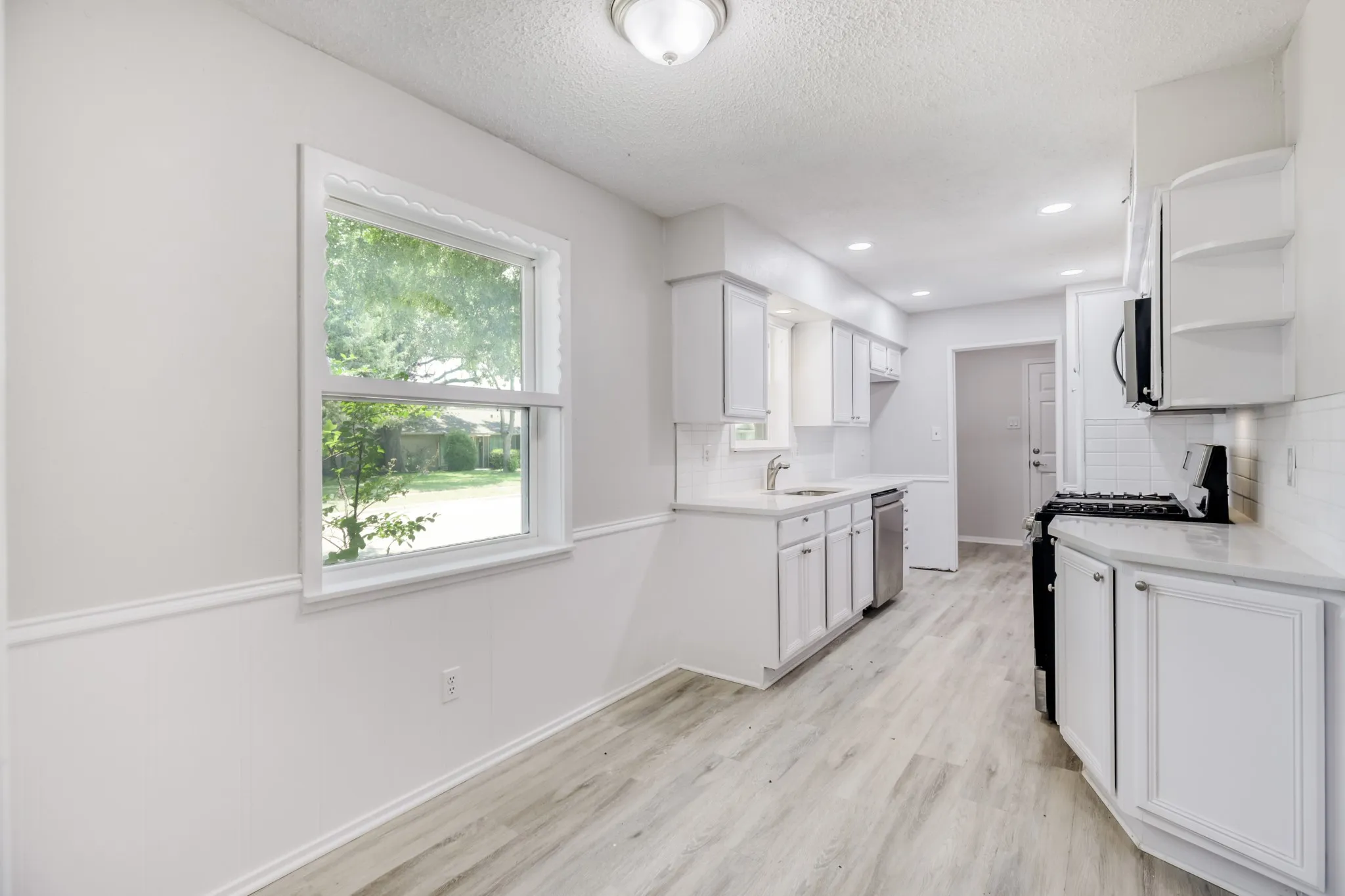 Single Family Residence For Sale in Dallas County , 10432 Church Road, Dallas, Texas 75238, 4 Bedroom, 3 Bathroom, 2 Garage spaces, 2,452 Sqft, built in 1965, mls#21213601, Real Estate Agent in Dallas, Homes For Sale in Dallas county, Homes For Sale in Dallas, Realtor in Dallas Texas, Real Estate Brokerage Independent Realty Texas, Luminita Cordes Realtor