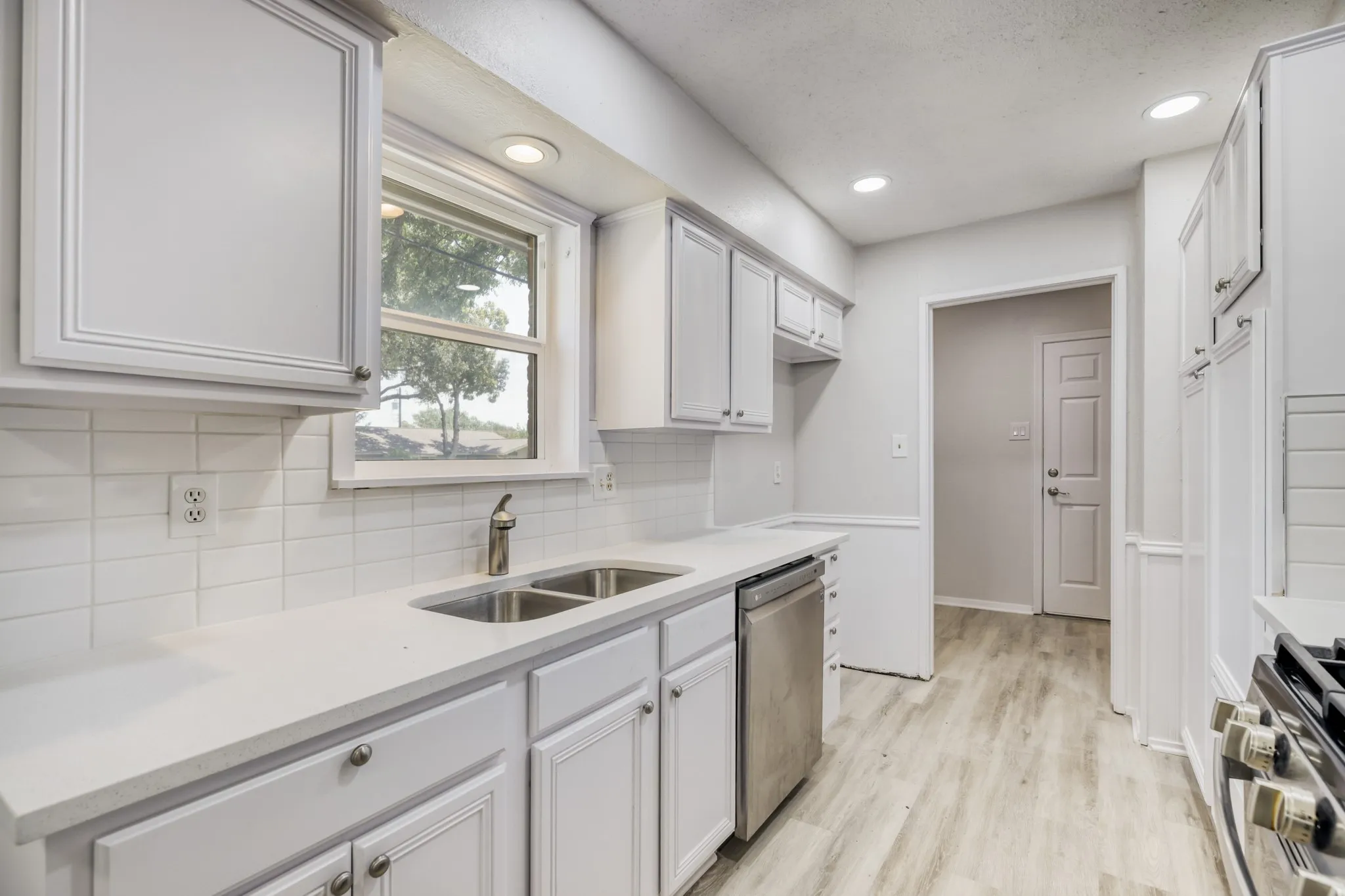 Single Family Residence For Sale in Dallas County , 10432 Church Road, Dallas, Texas 75238, 4 Bedroom, 3 Bathroom, 2 Garage spaces, 2,452 Sqft, built in 1965, mls#21213601, Real Estate Agent in Dallas, Homes For Sale in Dallas county, Homes For Sale in Dallas, Realtor in Dallas Texas, Real Estate Brokerage Independent Realty Texas, Luminita Cordes Realtor