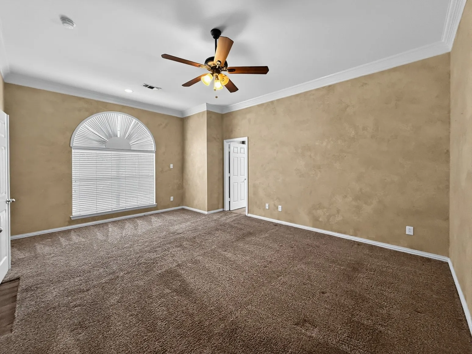 Single Family Residence For Sale in Denton County , 2025 Fair Oaks Circle, Corinth, Texas 76210, 4 Bedroom, 3 Bathroom, 2 Garage spaces, 3,400 Sqft, built in 1999, mls#21212363, Real Estate Agent in Corinth, Homes For Sale in Denton county, Homes For Sale in Corinth, Realtor in Corinth Texas, Real Estate Brokerage Independent Realty Texas, Luminita Cordes Realtor