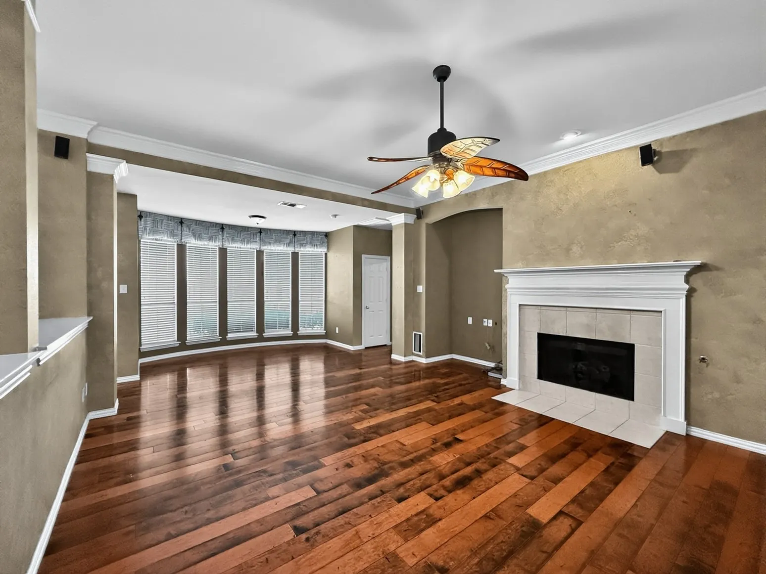 Single Family Residence For Sale in Denton County , 2025 Fair Oaks Circle, Corinth, Texas 76210, 4 Bedroom, 3 Bathroom, 2 Garage spaces, 3,400 Sqft, built in 1999, mls#21212363, Real Estate Agent in Corinth, Homes For Sale in Denton county, Homes For Sale in Corinth, Realtor in Corinth Texas, Real Estate Brokerage Independent Realty Texas, Luminita Cordes Realtor