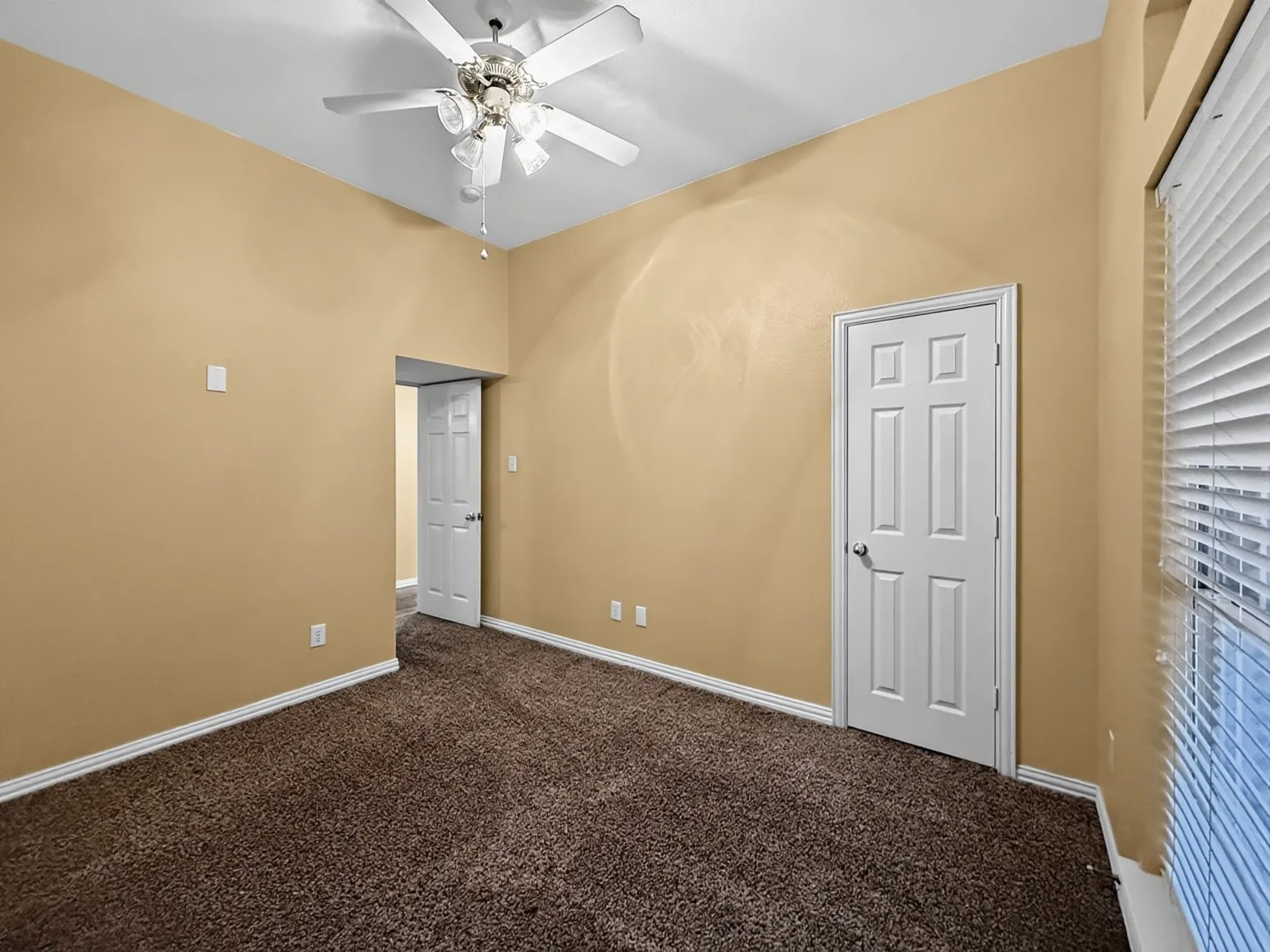 Single Family Residence For Sale in Denton County , 2025 Fair Oaks Circle, Corinth, Texas 76210, 4 Bedroom, 3 Bathroom, 2 Garage spaces, 3,400 Sqft, built in 1999, mls#21212363, Real Estate Agent in Corinth, Homes For Sale in Denton county, Homes For Sale in Corinth, Realtor in Corinth Texas, Real Estate Brokerage Independent Realty Texas, Luminita Cordes Realtor