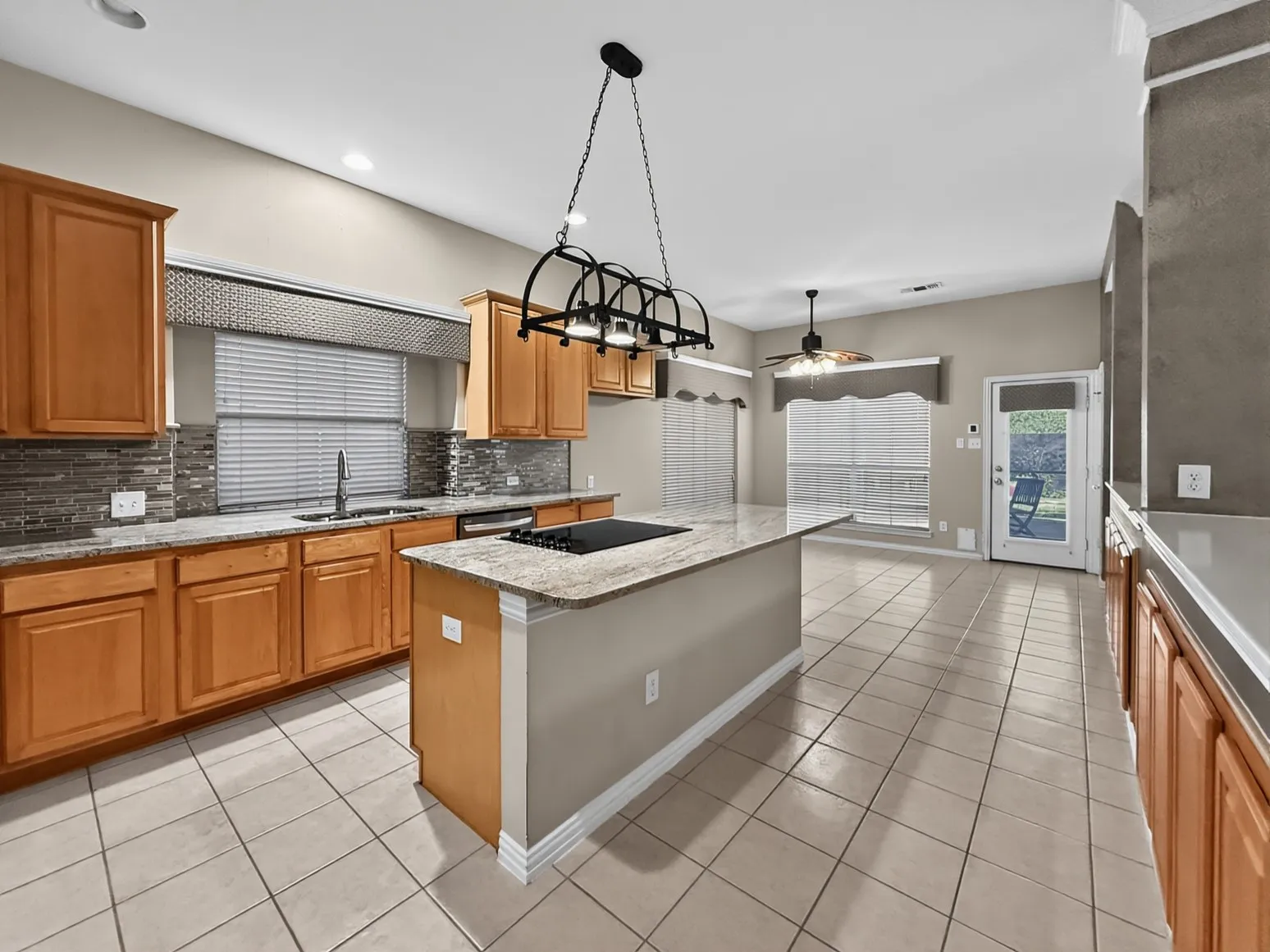 Single Family Residence For Sale in Denton County , 2025 Fair Oaks Circle, Corinth, Texas 76210, 4 Bedroom, 3 Bathroom, 2 Garage spaces, 3,400 Sqft, built in 1999, mls#21212363, Real Estate Agent in Corinth, Homes For Sale in Denton county, Homes For Sale in Corinth, Realtor in Corinth Texas, Real Estate Brokerage Independent Realty Texas, Luminita Cordes Realtor