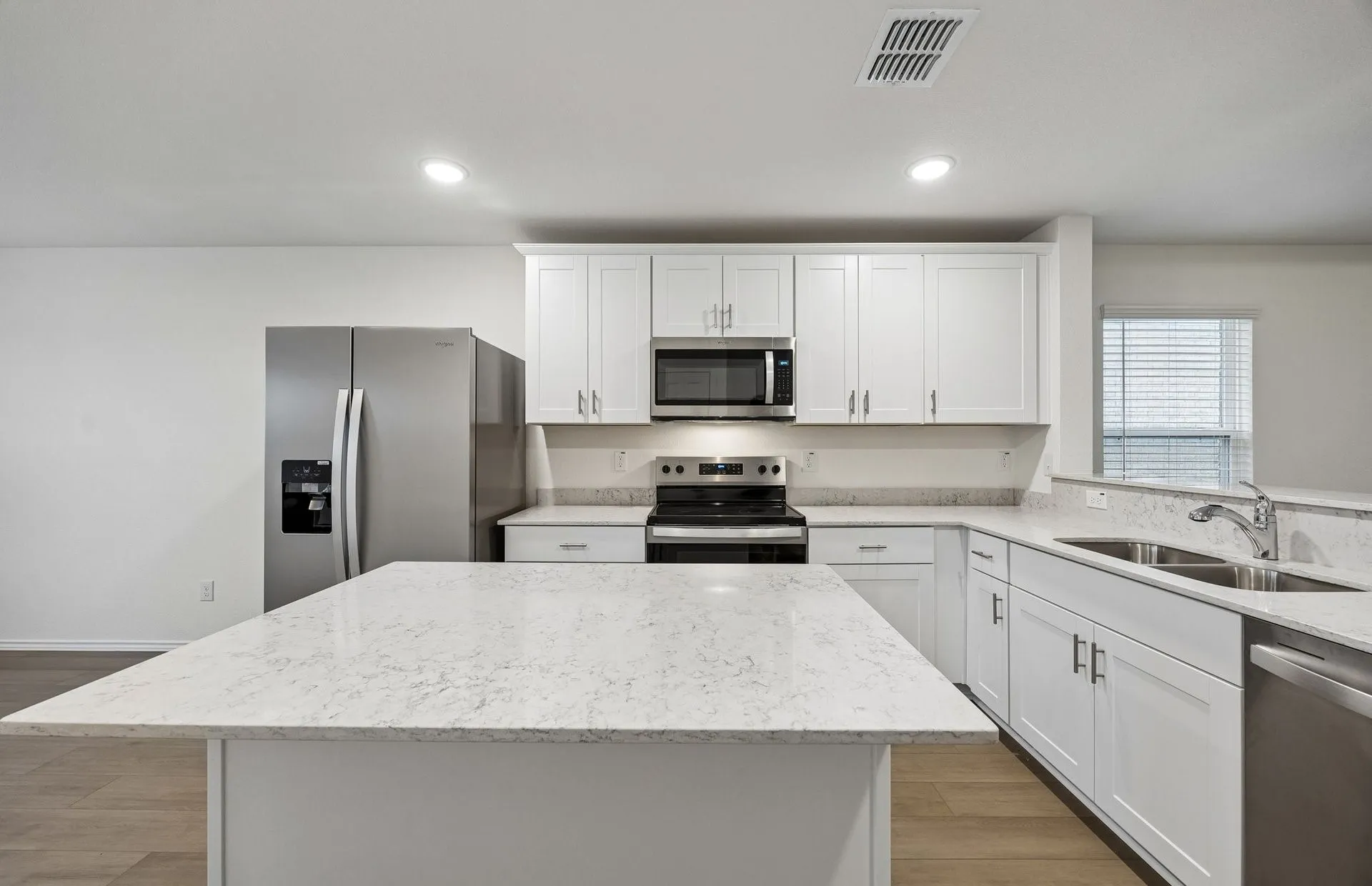 Eat-in bartop kitchen island