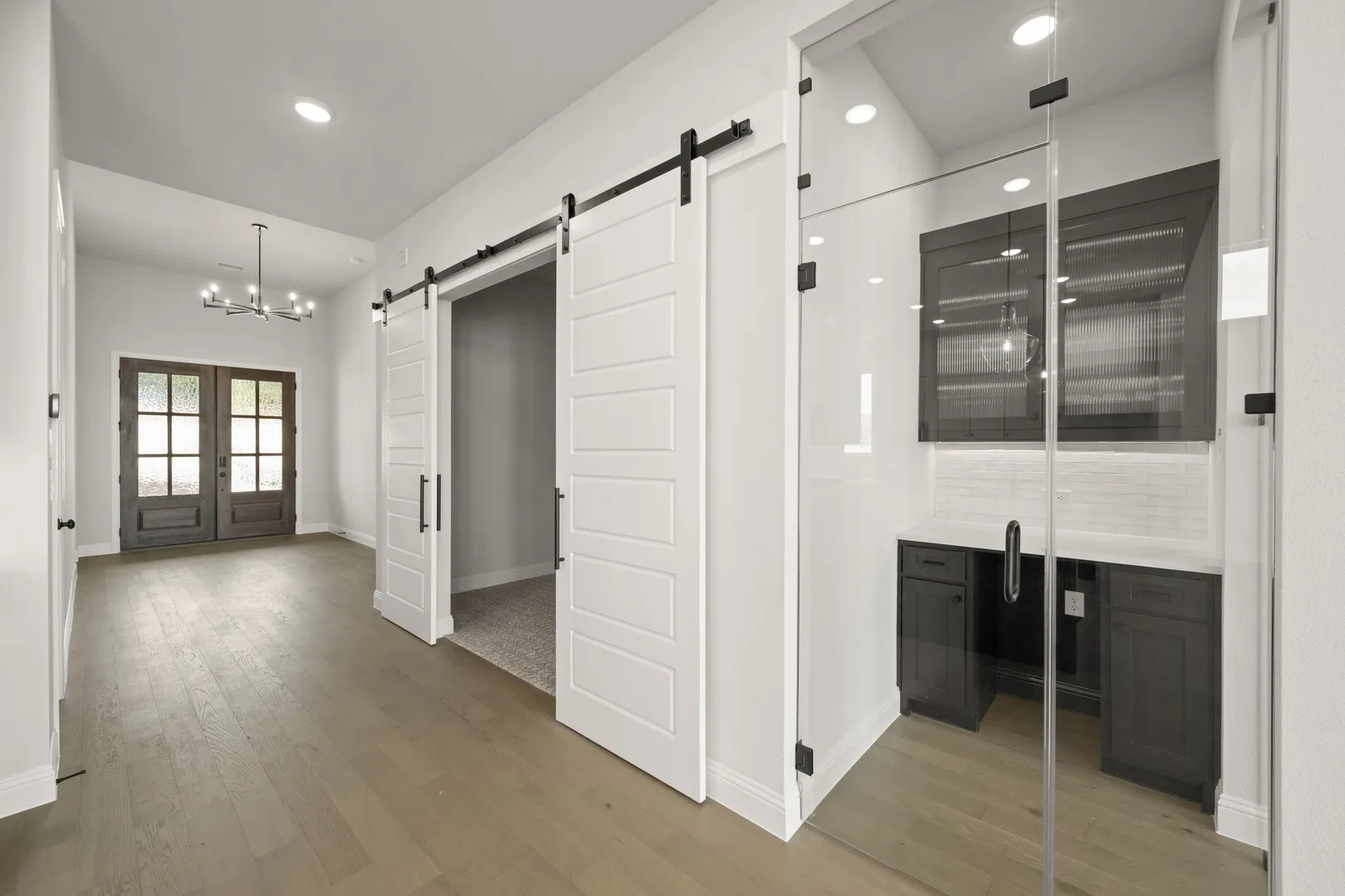 9104 Landmark- Entry-1