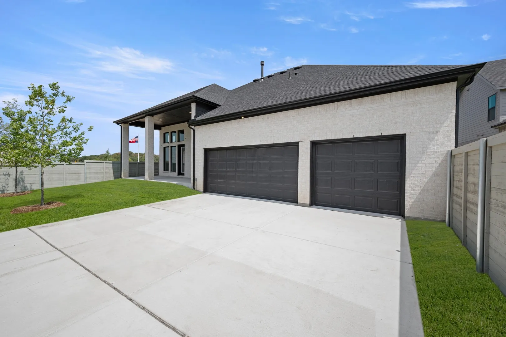 9104 Landmark- Back-2