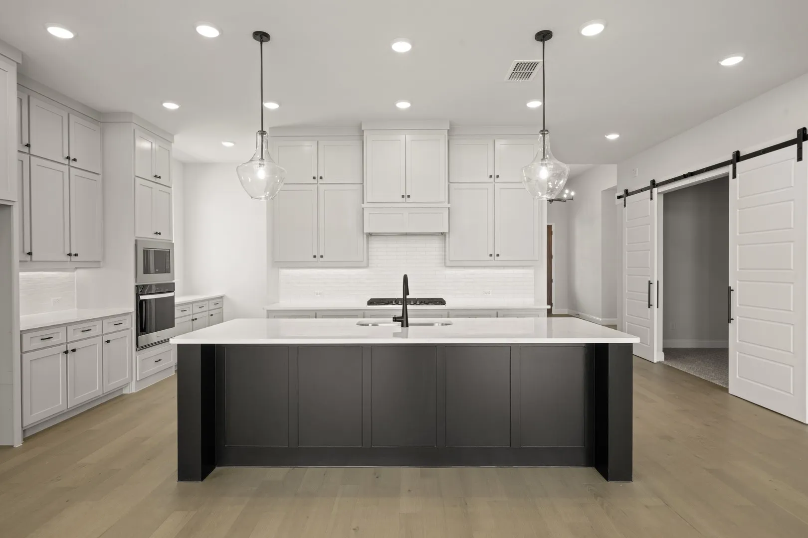 9104 Landmark- Kitchen-2