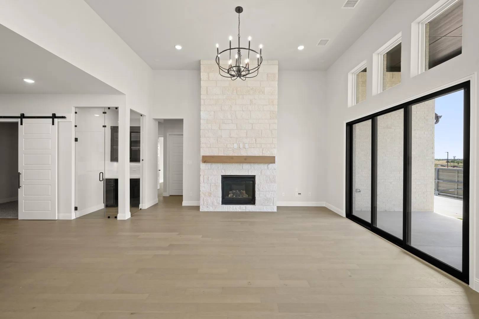 9104 Landmark- Living Room-3