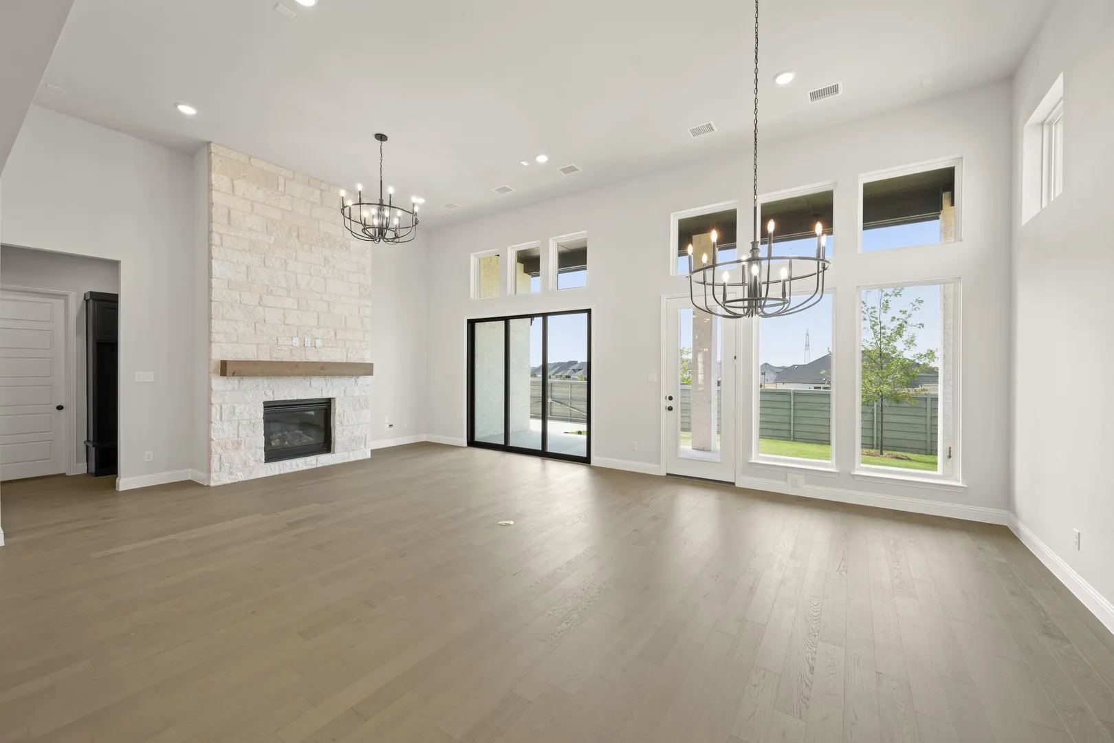9104 Landmark- Living Room-2