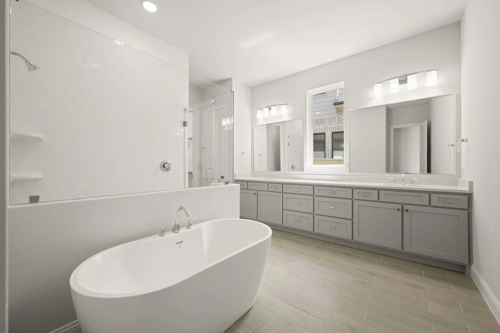9104 Landmark- Primary Suite-4