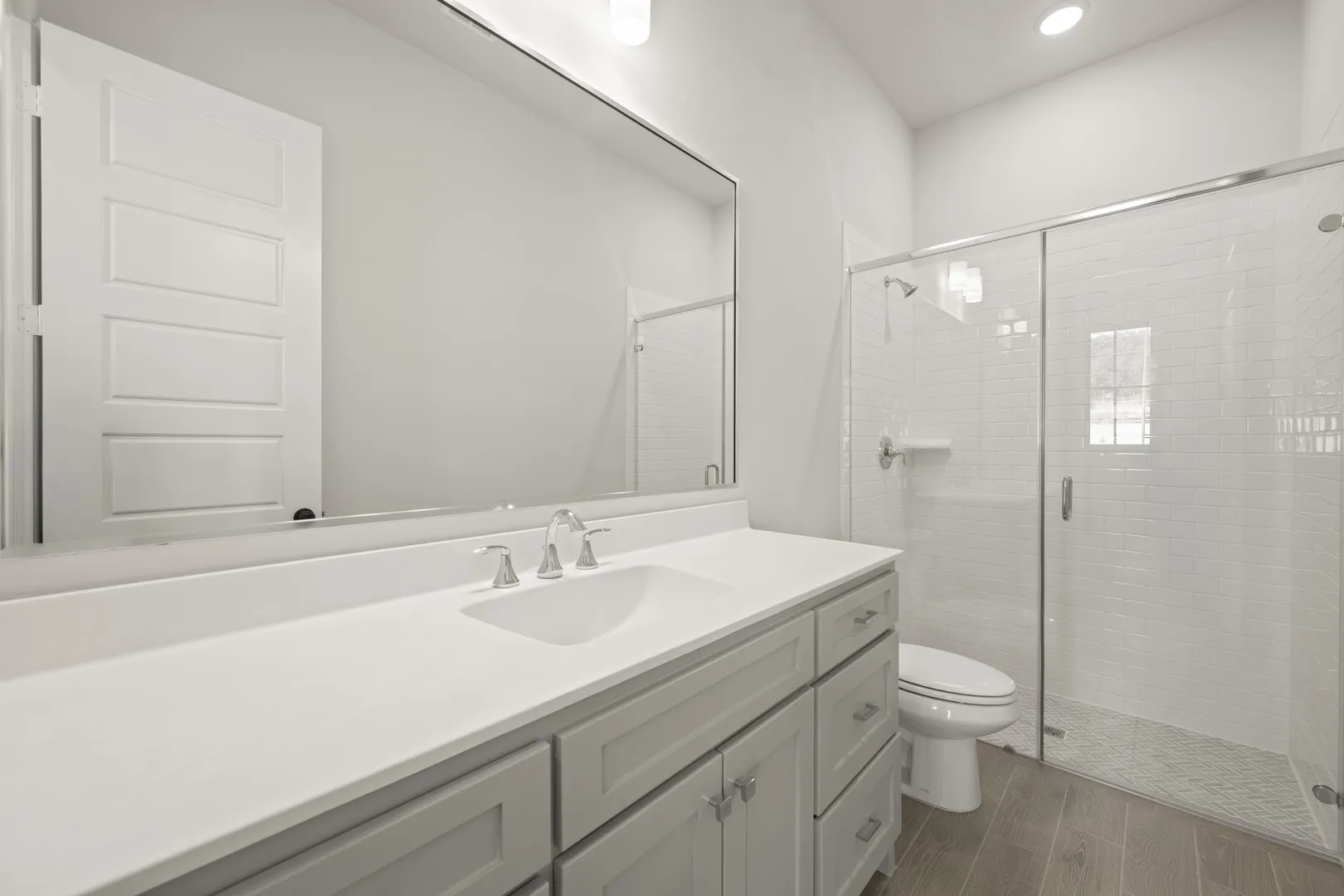9104 Landmark- Bathroom-2