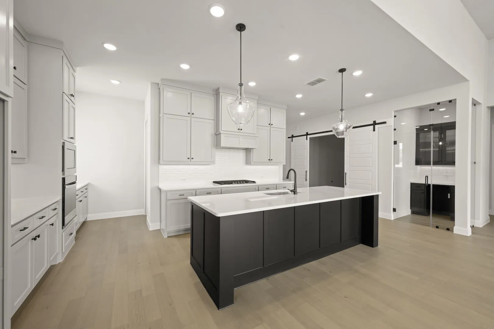 9104 Landmark- Kitchen-3