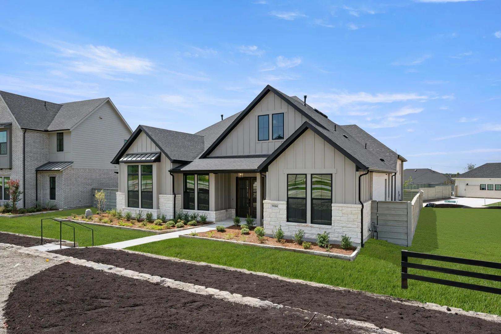 9104 Landmark- Front-2