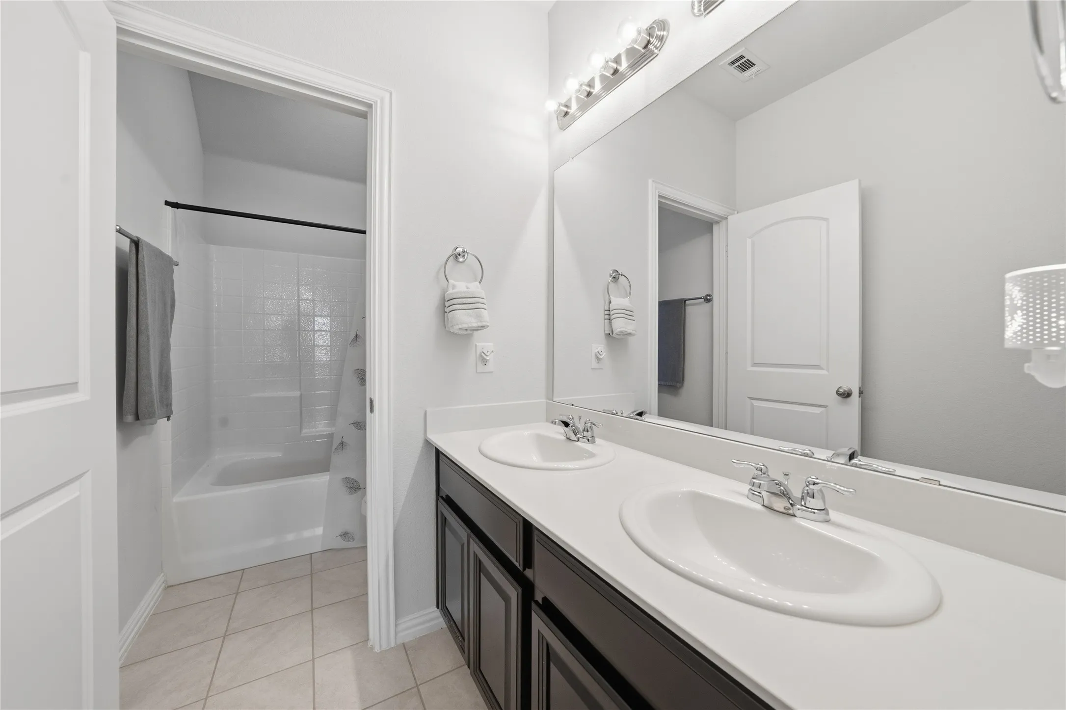 Single Family Residence For Sale in Denton County , 4542 Kipling Avenue, Celina, Texas 76227, 4 Bedroom, 4 Bathroom, 2 Garage spaces, 3,680 Sqft, built in 2019, Preowned, mls#21215764, Real Estate Agent in Celina, Homes For Sale in Denton county, Homes For Sale in Celina, Realtor in Celina Texas, Real Estate Brokerage Independent Realty Texas, Luminita Cordes Realtor