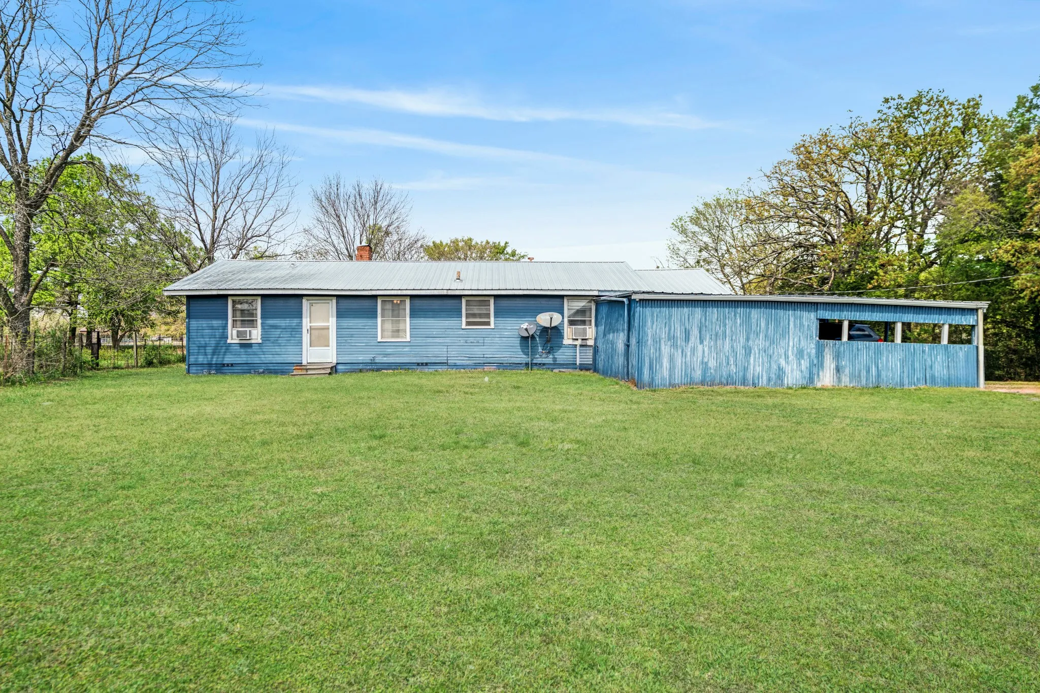 Single Family Residence For Sale in Delta County , 4958 TEXAS HIGHWAY 154, Cooper, Texas 75432, 4 Bedroom, 2 Bathroom, Garage spaces, 1,448 Sqft, built in 1970, Preowned, mls#21217516, Real Estate Agent in Cooper, Homes For Sale in Delta county, Homes For Sale in Cooper, Realtor in Cooper Texas, Real Estate Brokerage Independent Realty Texas, Luminita Cordes Realtor