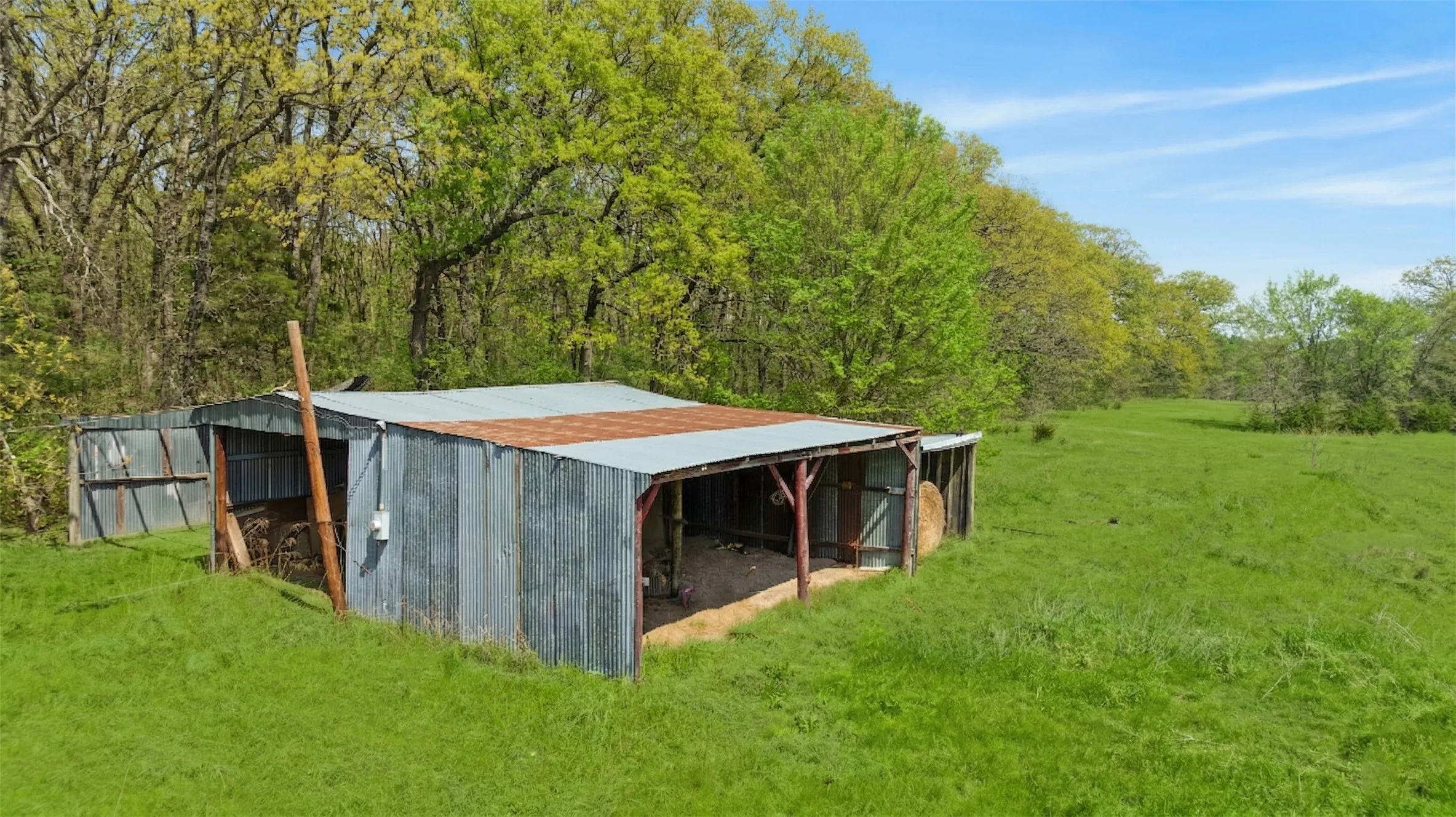 Single Family Residence For Sale in Delta County , 4958 TEXAS HIGHWAY 154, Cooper, Texas 75432, 4 Bedroom, 2 Bathroom, Garage spaces, 1,448 Sqft, built in 1970, Preowned, mls#21217516, Real Estate Agent in Cooper, Homes For Sale in Delta county, Homes For Sale in Cooper, Realtor in Cooper Texas, Real Estate Brokerage Independent Realty Texas, Luminita Cordes Realtor