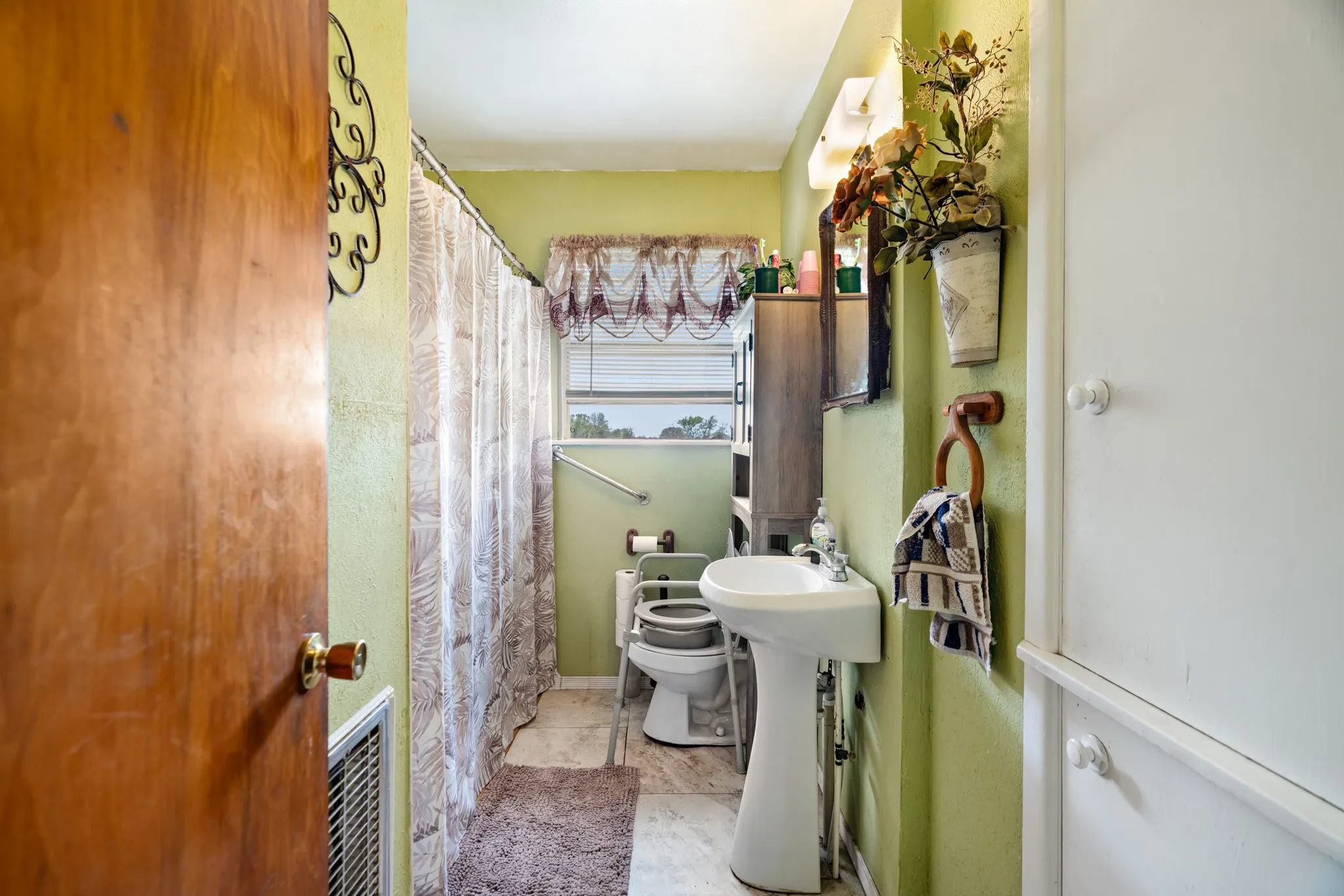 Single Family Residence For Sale in Delta County , 4958 TEXAS HIGHWAY 154, Cooper, Texas 75432, 4 Bedroom, 2 Bathroom, Garage spaces, 1,448 Sqft, built in 1970, Preowned, mls#21217516, Real Estate Agent in Cooper, Homes For Sale in Delta county, Homes For Sale in Cooper, Realtor in Cooper Texas, Real Estate Brokerage Independent Realty Texas, Luminita Cordes Realtor