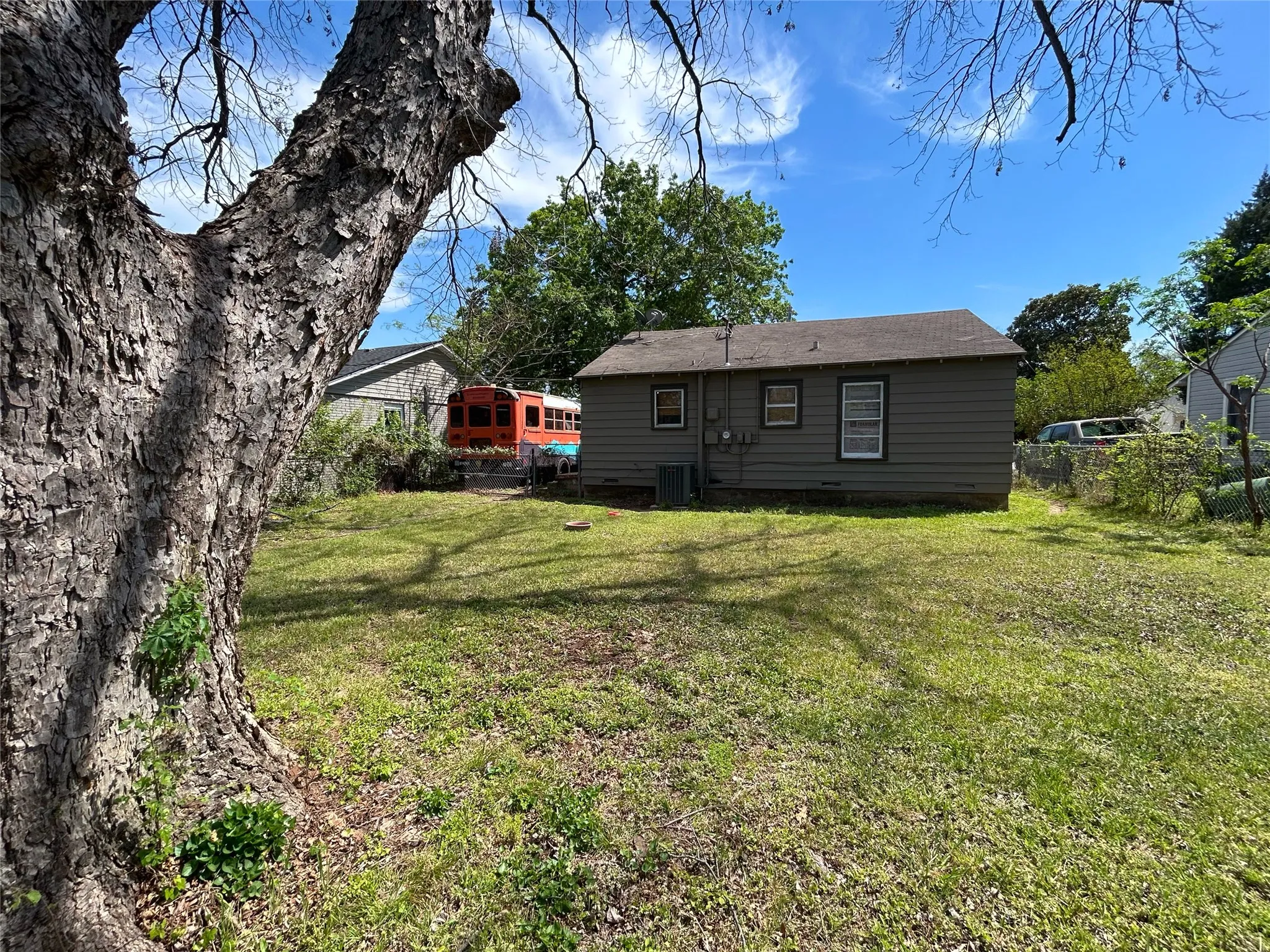 Single Family Residence For Sale in Mc Lennan County , 516 Harlem Avenue, Waco, Texas 76704, 2 Bedroom, 1 Bathroom, Garage spaces, 774 Sqft, built in 1951, mls#21217589, Real Estate Agent in Waco, Homes For Sale in Mc Lennan county, Homes For Sale in Waco, Realtor in Waco Texas, Real Estate Brokerage Independent Realty Texas, Luminita Cordes Realtor