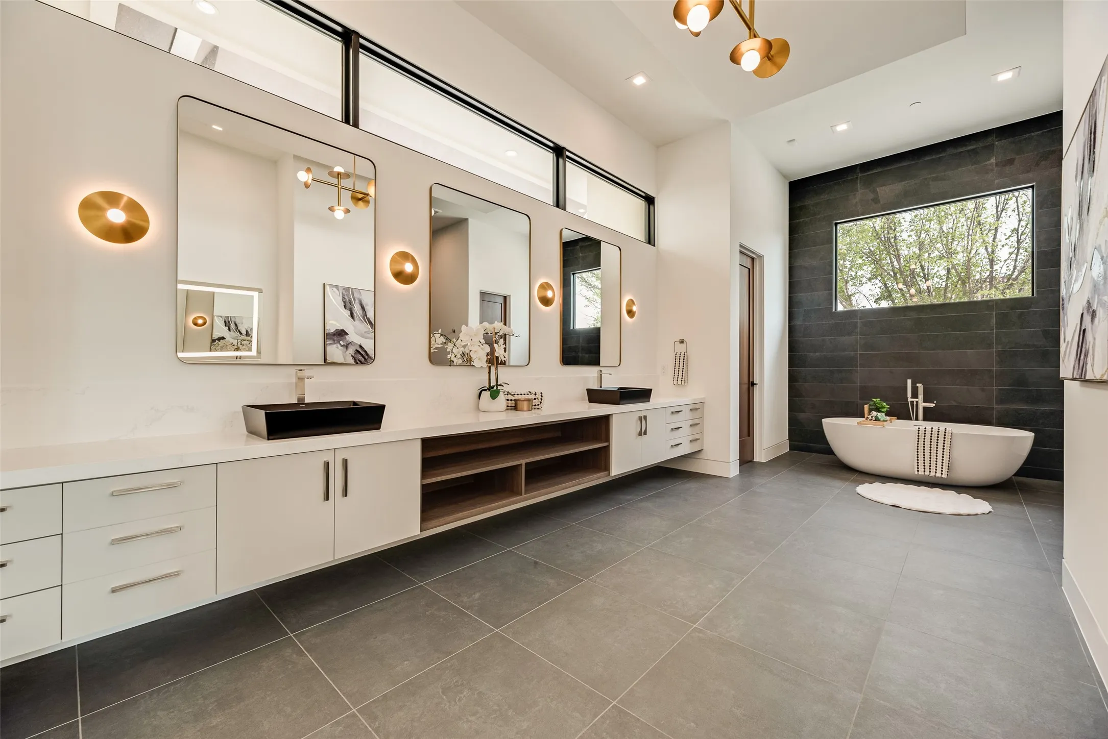 Primary suite