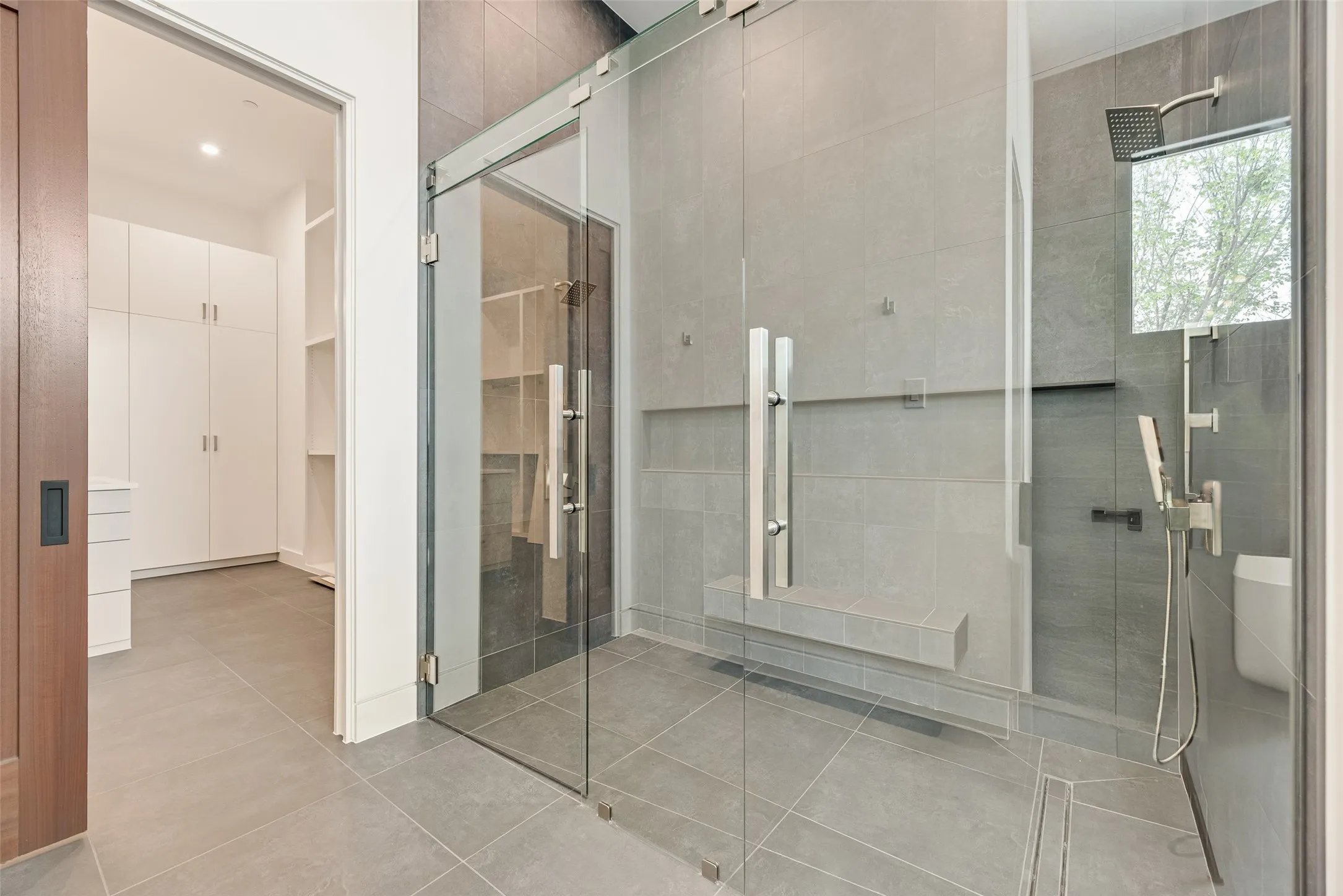 Primary suite