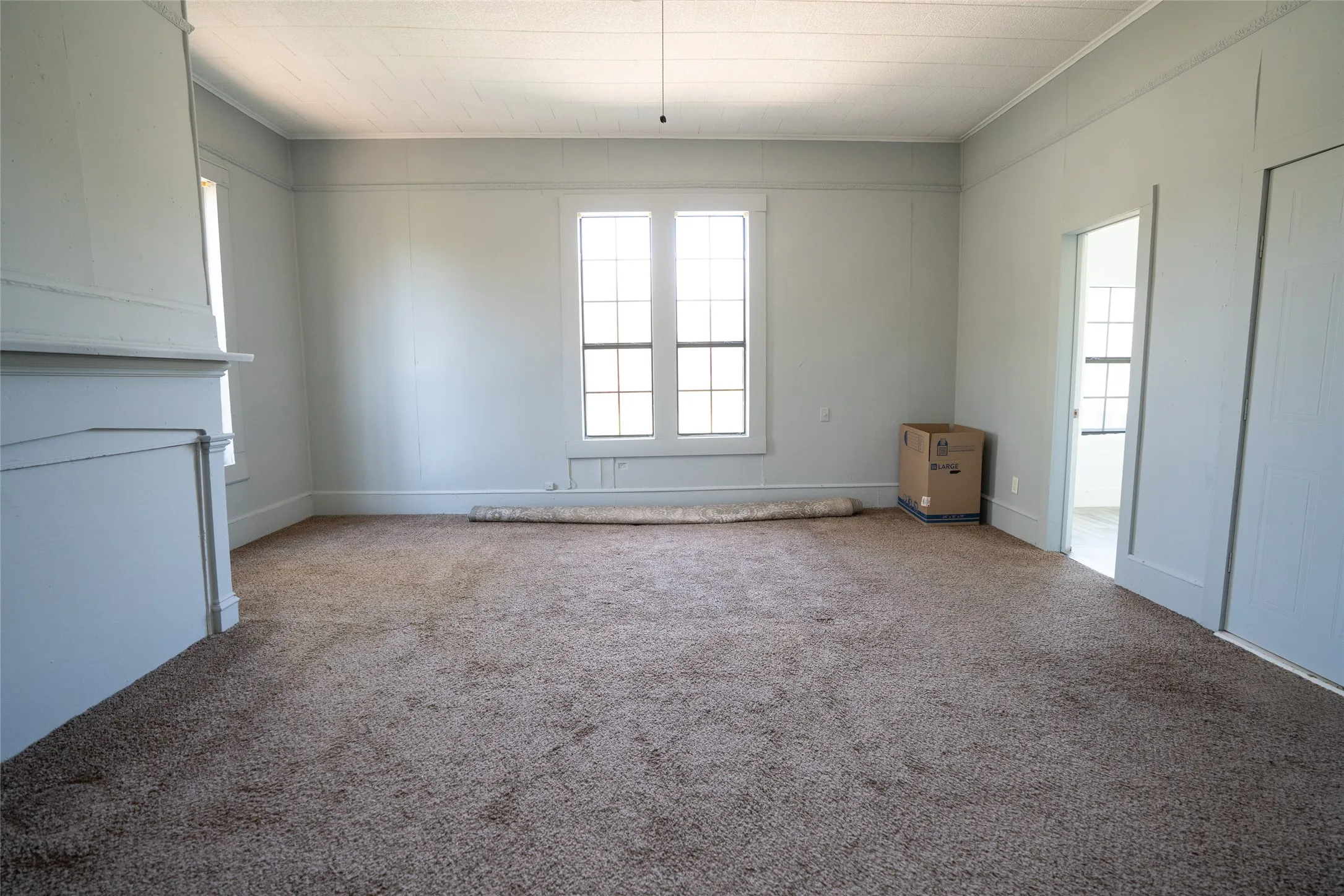 Single Family Residence For Sale in Lamar County , 631 W Austin, Paris, Texas 75460, 5 Bedroom, 4 Bathroom, Garage spaces, 4,065 Sqft, built in 1940, mls#21217625, Real Estate Agent in Paris, Homes For Sale in Lamar county, Homes For Sale in Paris, Realtor in Paris Texas, Real Estate Brokerage Independent Realty Texas, Luminita Cordes Realtor