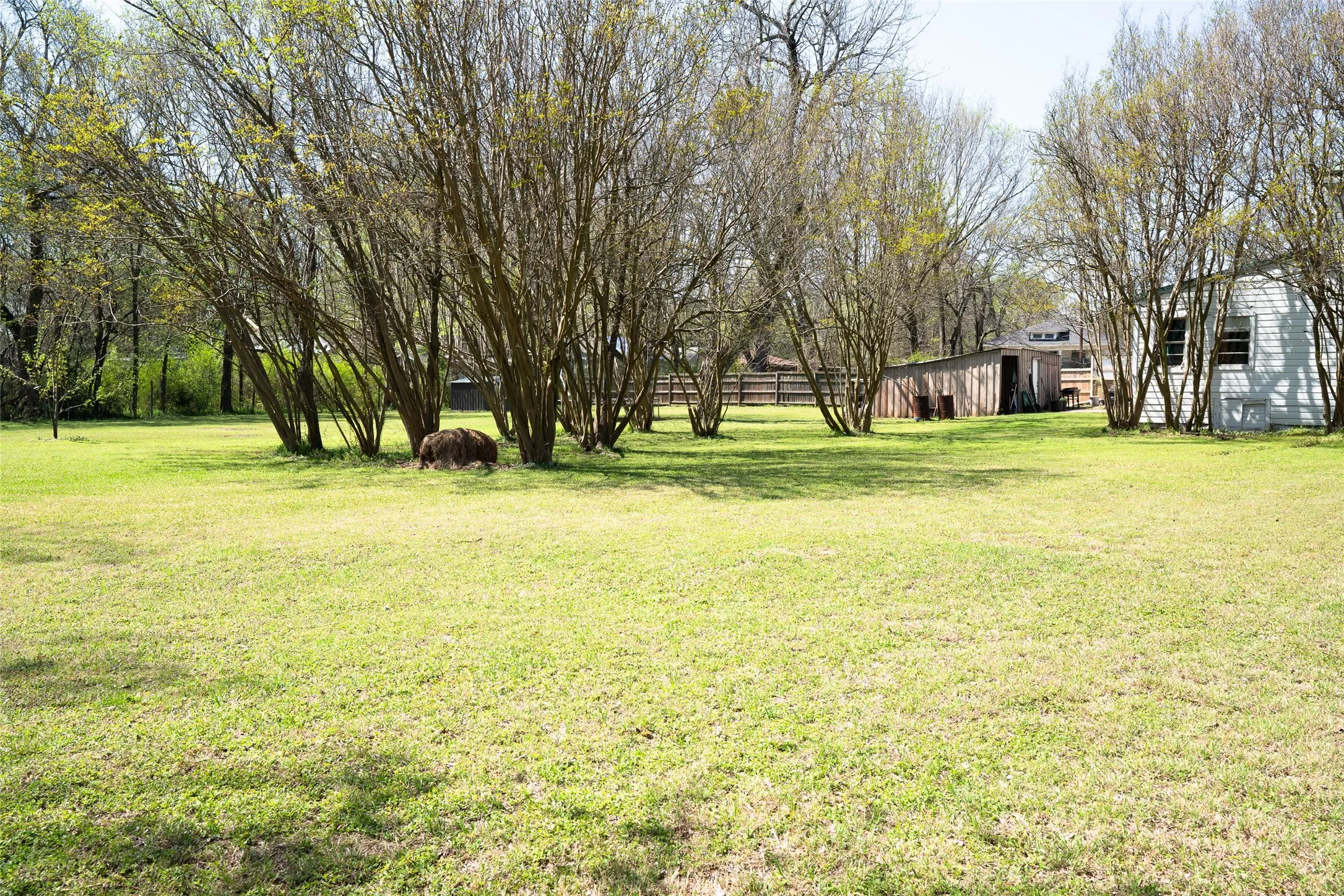 Single Family Residence For Sale in Lamar County , 631 W Austin, Paris, Texas 75460, 5 Bedroom, 4 Bathroom, Garage spaces, 4,065 Sqft, built in 1940, mls#21217625, Real Estate Agent in Paris, Homes For Sale in Lamar county, Homes For Sale in Paris, Realtor in Paris Texas, Real Estate Brokerage Independent Realty Texas, Luminita Cordes Realtor